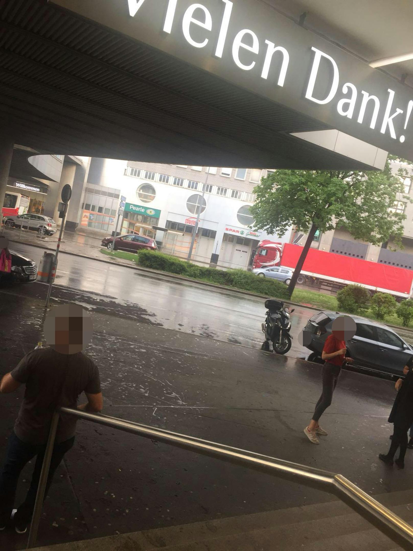 Über Floridsdorf und Donaustadt braute sich am späten Mittwochnachmittag ein gefährliches Unwetter zusammen.