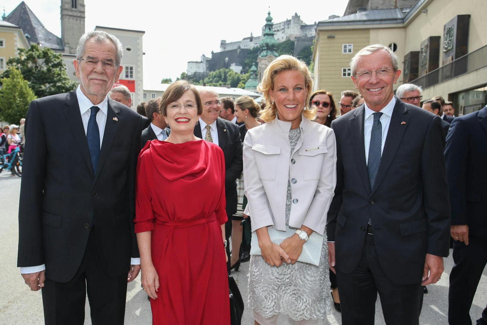 Bundespräsident Alexander Van der Bellen, Doris Schmidauer, Christina Haslauer und der Salzburger Landeshauptmann Dr. Wilfried Haslauer.