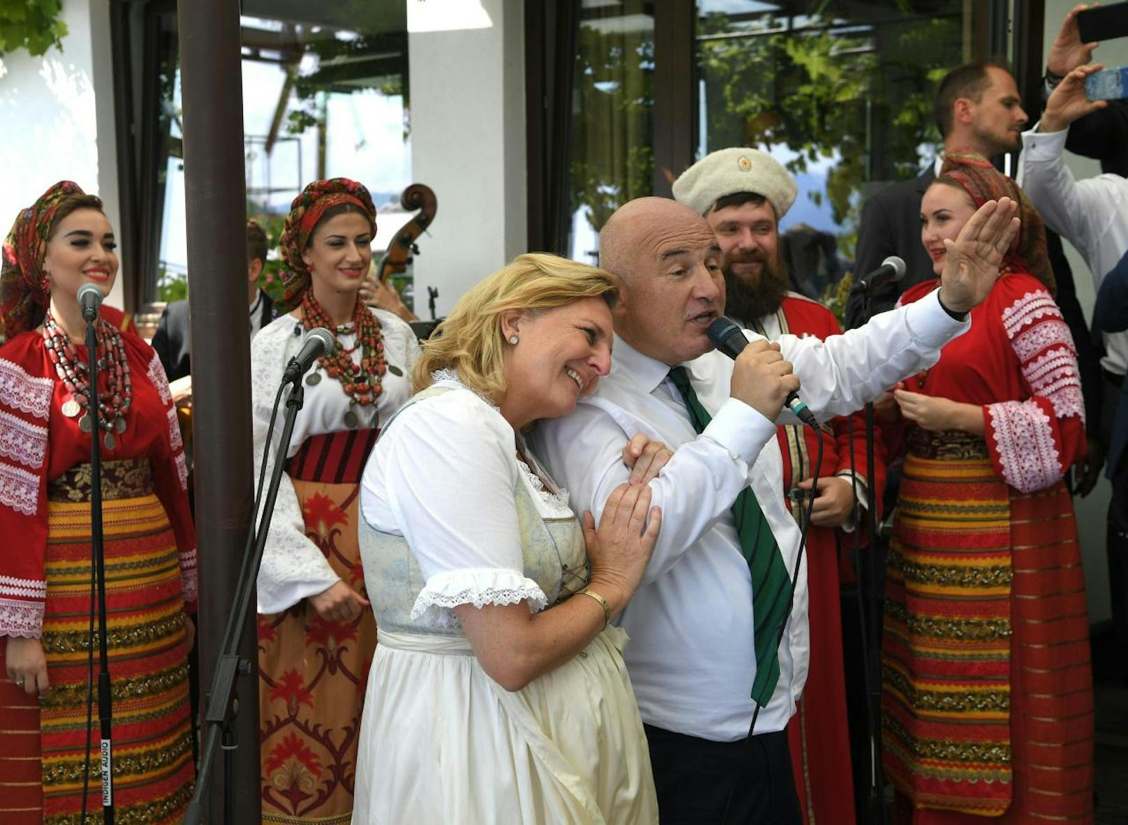 Außenministerin Karin Kneissl feierte ihre Hochzeit im Gasthaus Tscheppe an der steirischen Weinstraße. 