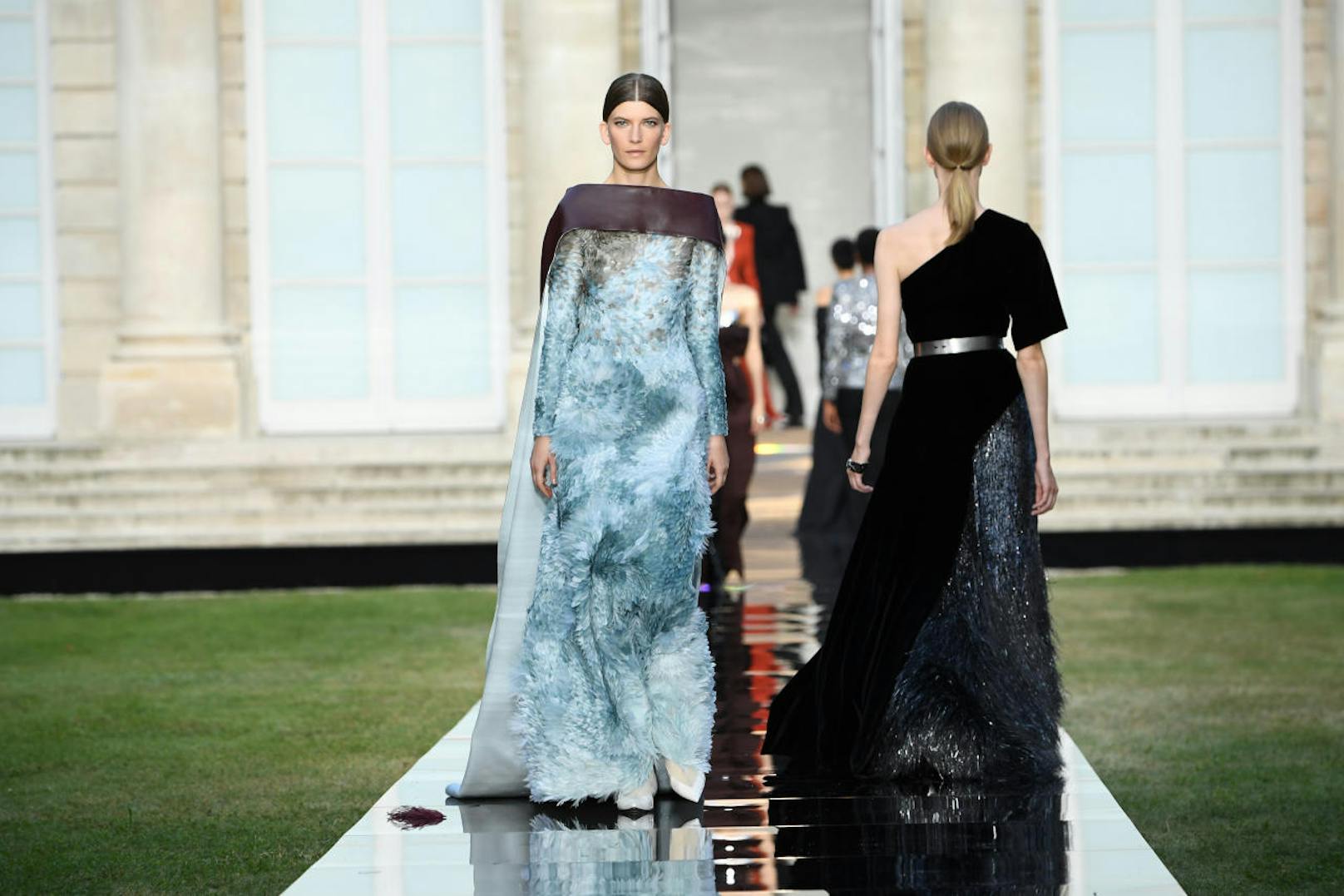 Der Klassiker darf nicht fehlen: Givenchy ist immer dabei und seit 60 Jahren ein erfolgreiches Pariser Modehaus.
