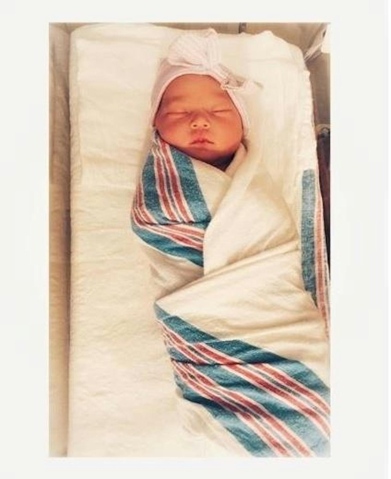 07.10.2018: Wenige Tage nach der Geburt zeigt Kate Hudson das erste Foto von Tochter Rani.
