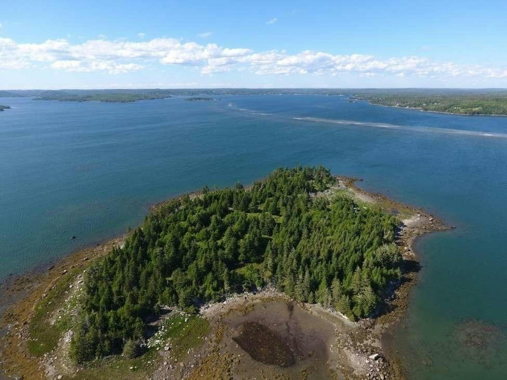 <b>Leader Island, Nova Scotia, Kanada</b>
Diese Insel in Kanada hat 44.000 Quadratmeter, ist aber noch völlig unbebaut.