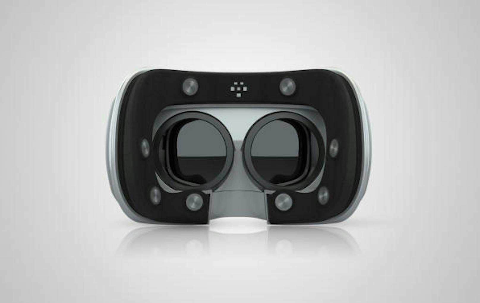 Das neuste Produkt von MindMaze ist eine spezielle Virtual-Reality-Brille namens Mask. Mit den acht Sensoren im Schaumstoffbügel misst die Brille die elektrischen Impulse der Gesichtsmuskulatur. So kann erraten werden, welchen Gesichtsausdruck der Träger gerade hat.