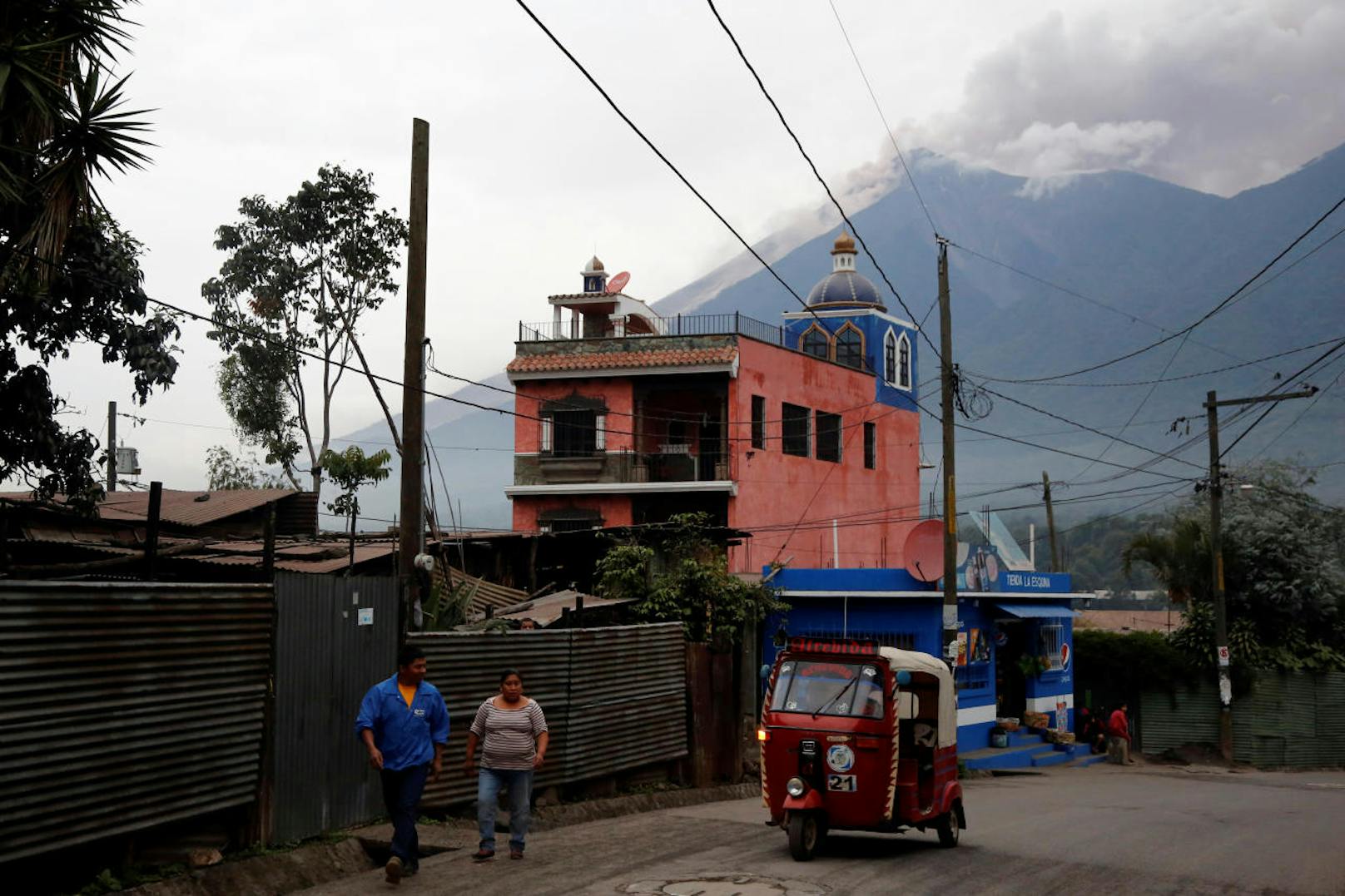 Der Ausbruch des Volcán de Fuego ("Feuervulkan") im zentralamerikanischen Guatemala hat seit Sonntag, dem 3. Juni 2018, schon Dutzende Menschenleben gefordert.