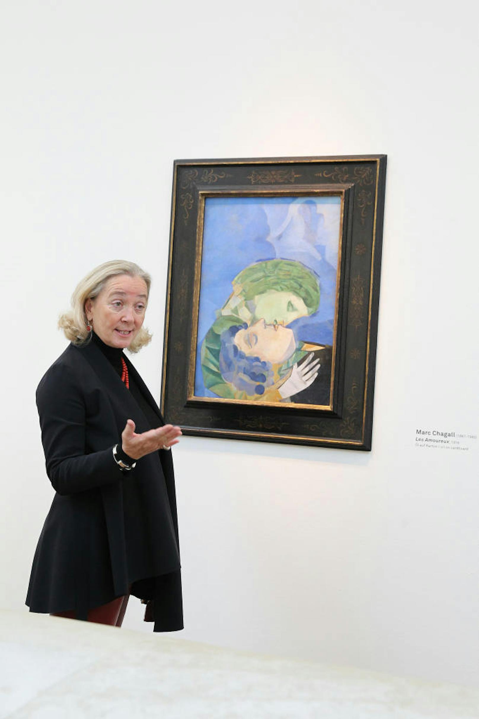 "WOW! The Heidi Horten Collection": Husslein über "Les Amoureux" von Marc Chagall (1916): "Diese Werk widmete der junge Chagall seiner frisch angetrauten Ehefrau. Man sieht die Inbrunst der beiden, sie sind versunken. Ein großartiges Werk und das liebste der Sammlerin!"
