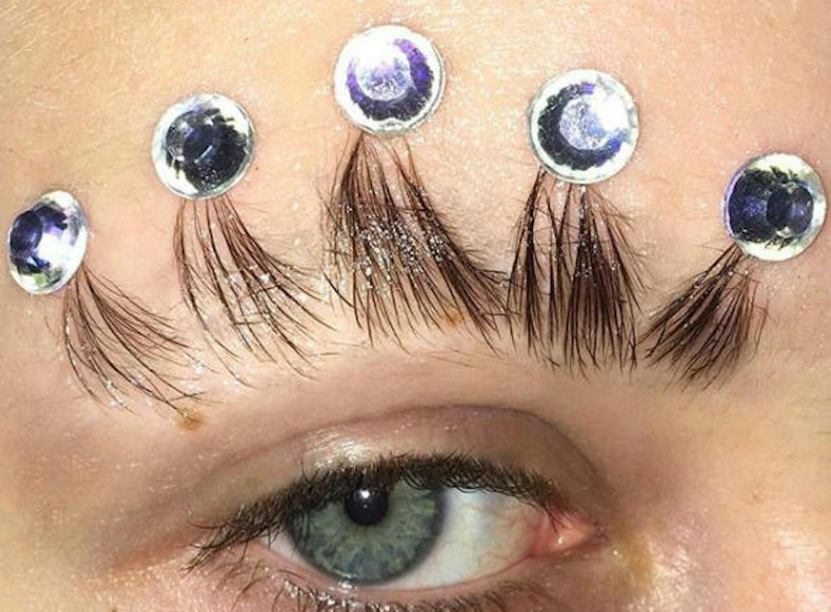 Die Augenbrauen waren heuer heißes Thema in der Beauty-Welt. So wie dieses "brow crown", die Instagram Userin Sofie Petersen zeigte. (Foto: Instragram / Sofie Petersen) 