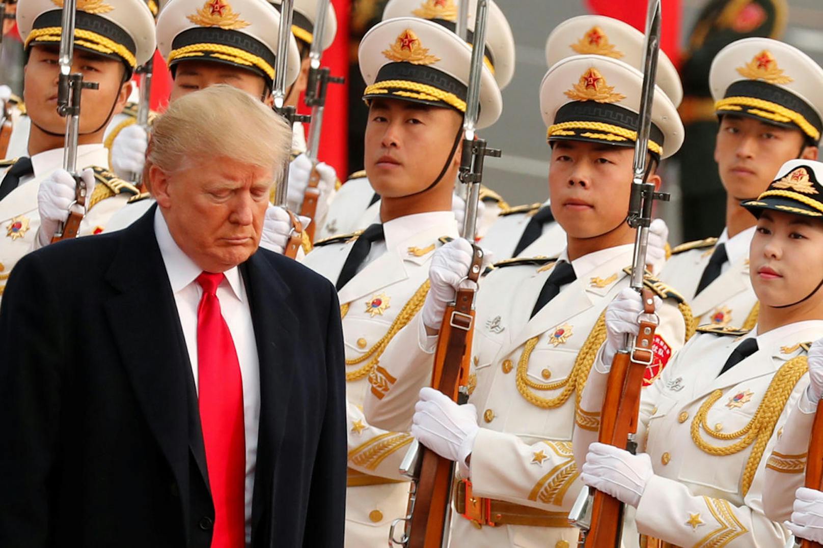 China's Präsident Xi Jinping gibt eine Willkommenszeremonie für US-Präsident Donald Trump.