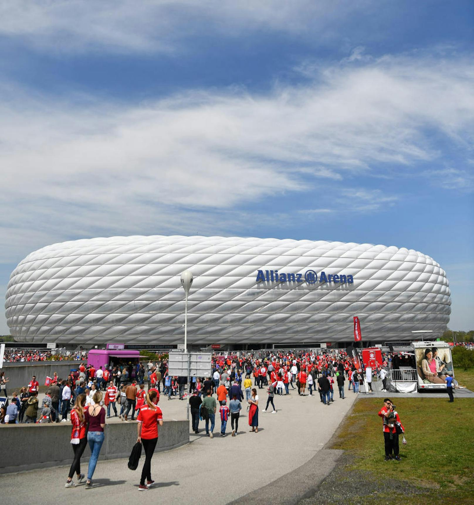 Die Münchner Allianz Arena fasst 75.000 Zuschauer. In der "Heimat" von David Alaba wird bereits bei der EM 2020, die über ganz Europa verstreut stattfindet, gespielt.