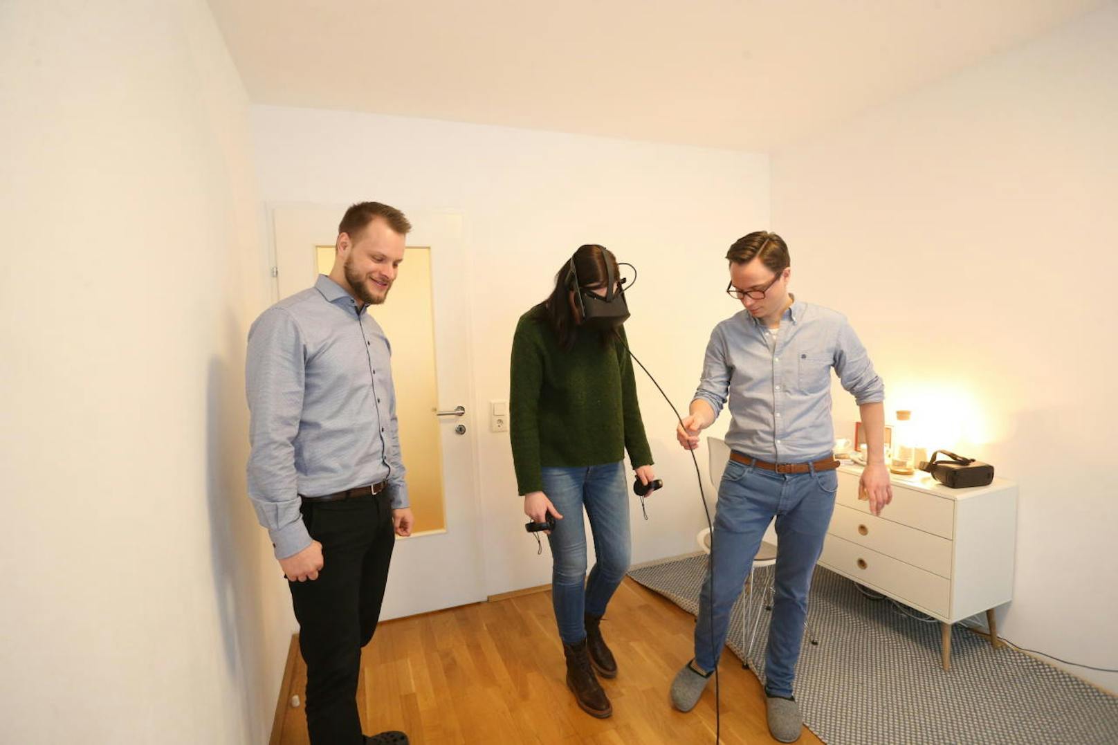 Mitten in der Wiener Innenstadt tauchen die Patienten mittels Virtual Reality-Brille und Controlern in die virtuellen Welten ein.
