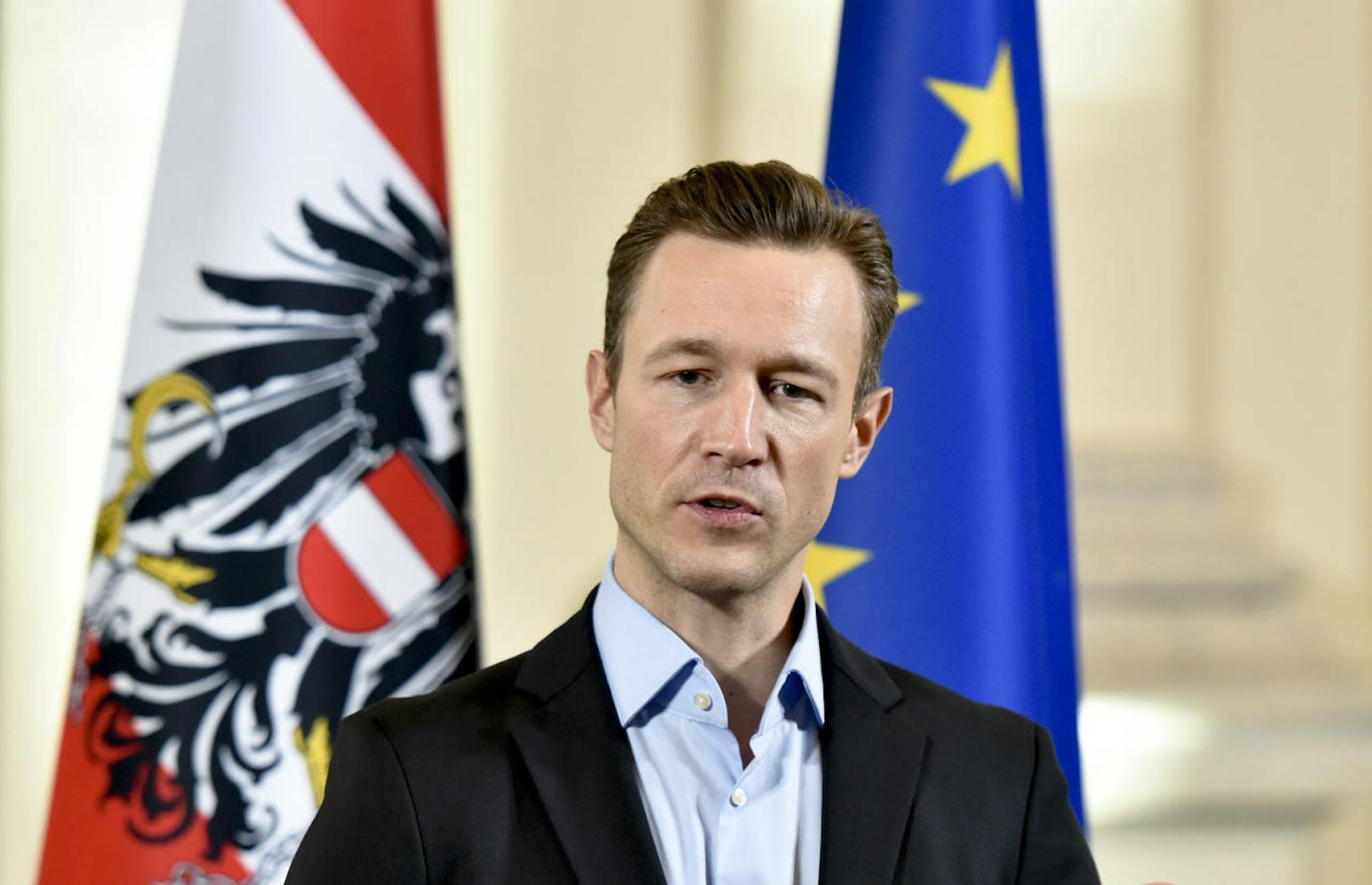 <b>Gernot Blümel</b> (ÖVP) ist Bundesminister im Bundeskanzleramt für EU, Kunst, Kultur und Medien der Republik Österreich. das wissen nur 59 von 100 Österreichern.