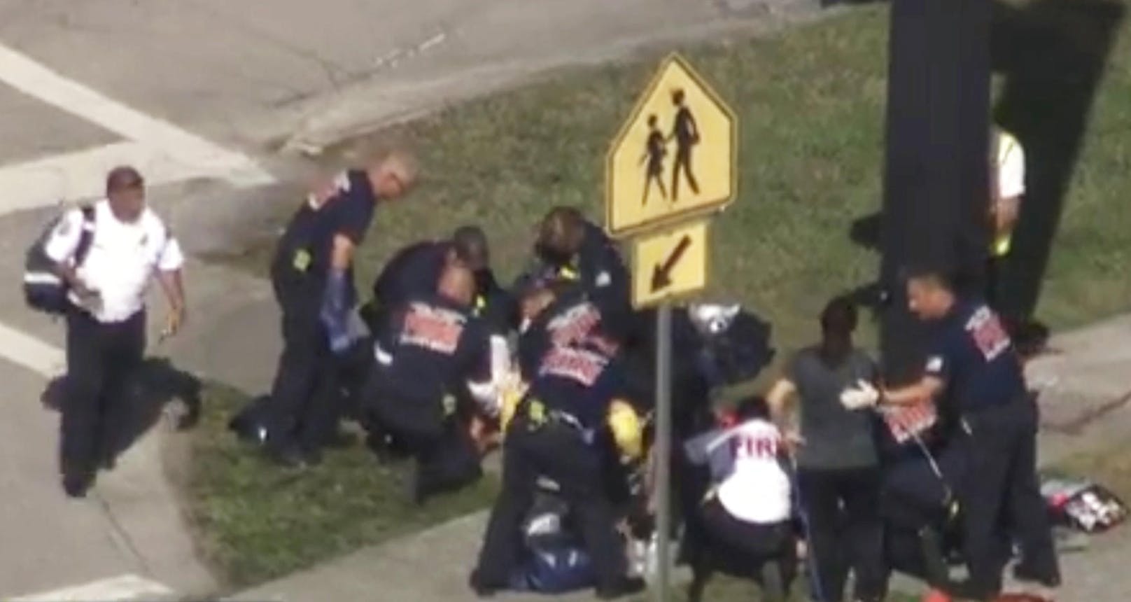 Bei dem blutigen Amoklauf an einer Schule in Parkland, Florida (etwa 55 km nördlich von Miami) sollen mindestens 14 Opfer verletzt worden sein. Es habe auch "mehrere Tote" gegeben, so der örtliche Sheriff.