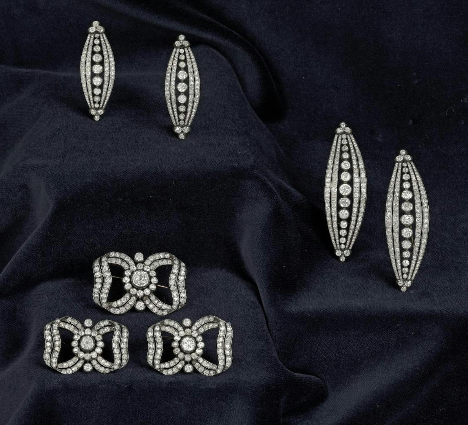 Das Diadem in seinen Einzelteilen zerlegt, kann auch als Broschen getragen werden. (Foto: Dorotheum) 