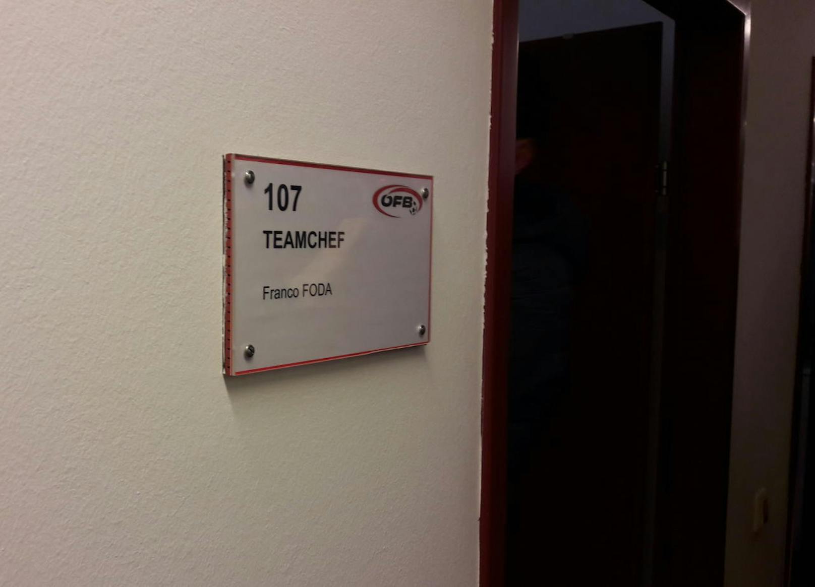Teamchef Franco Foda hat im Büro mit der Nummer 107 die Lizenz zum Siegen.