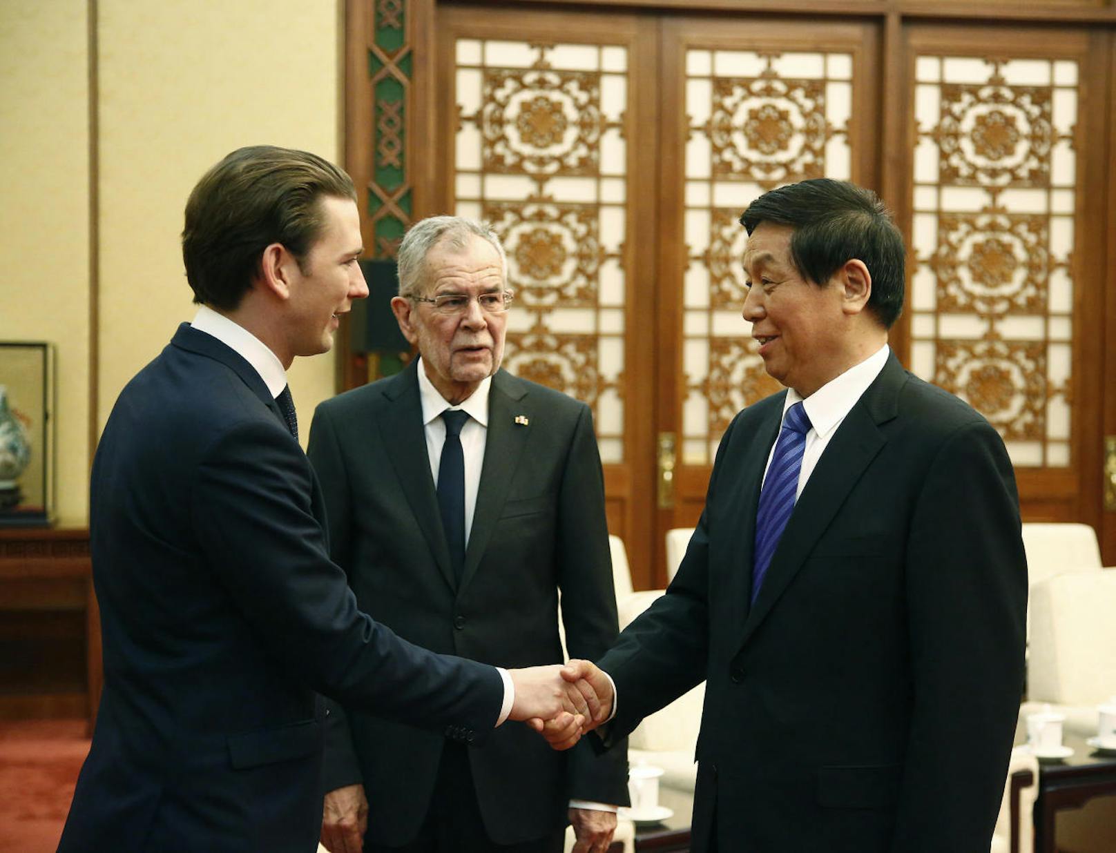 Bundeskanzler Sebastian Kurz, Bundespräsident Alexander Van der Bellen und der Vorsitzende des Volkskongresses Li Zhanshu.