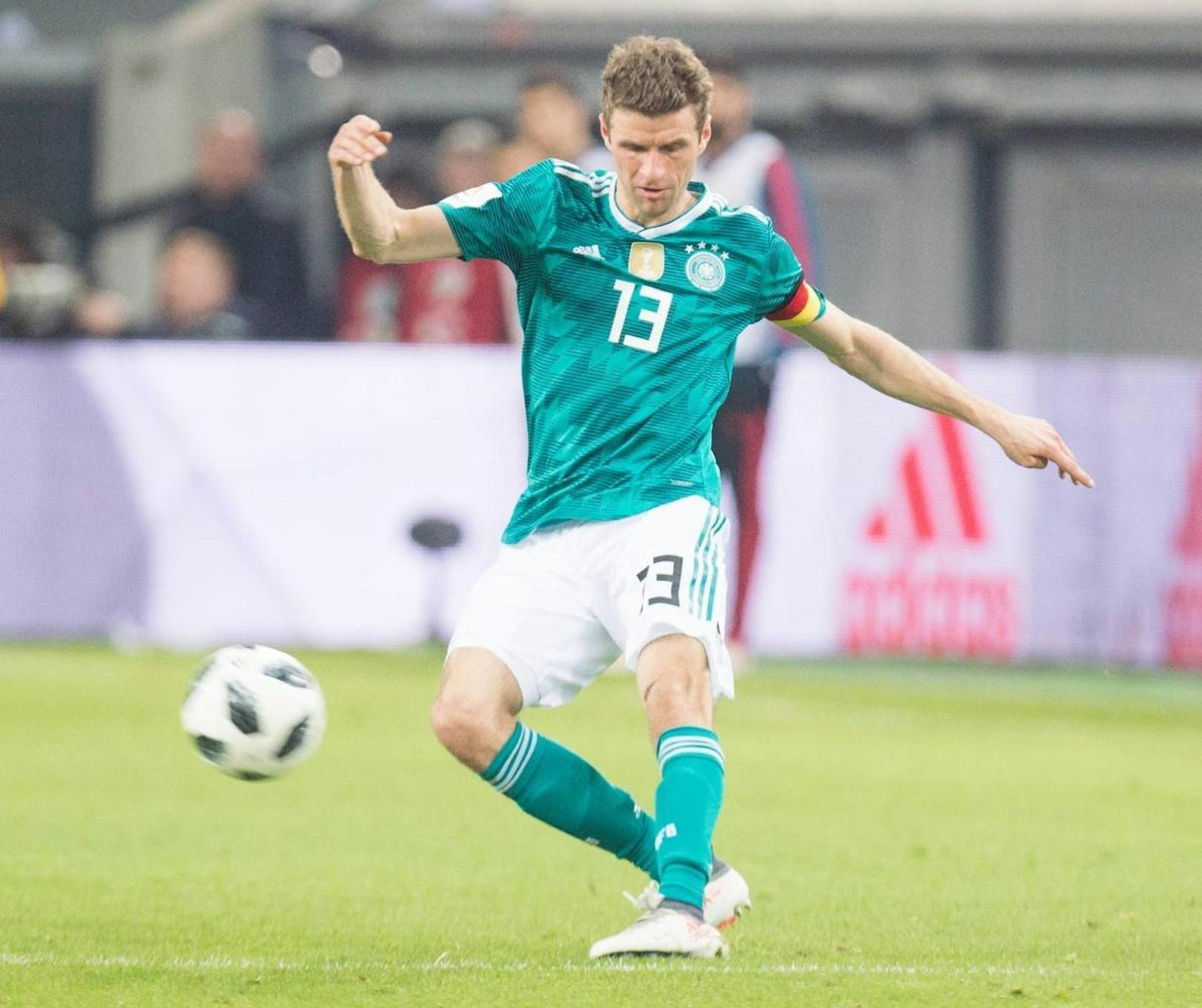 Thomas Müller - Deutschland: Das DFB-Team geht als Titelverteidiger ins WM-Turnier. Mit dabei: Torgarant Thomas Müller. Die beeindruckende Quote des Bayern-Stars: zehn Tore in zwölf WM-Partien.