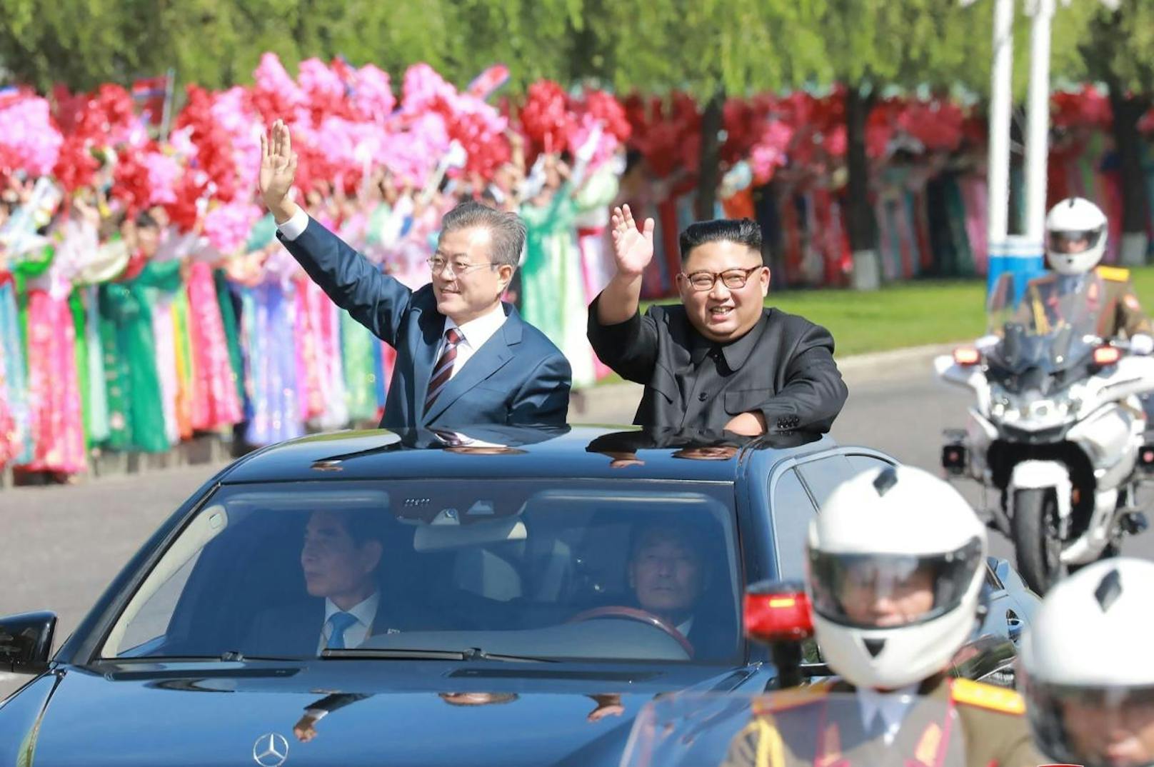 Der südkoreanische Präsident Moon Jae In erklärte, beide koreanischen Staaten wollten sich auch gemeinsam um die Austragung der Olympischen Spiele 2032 bewerben.