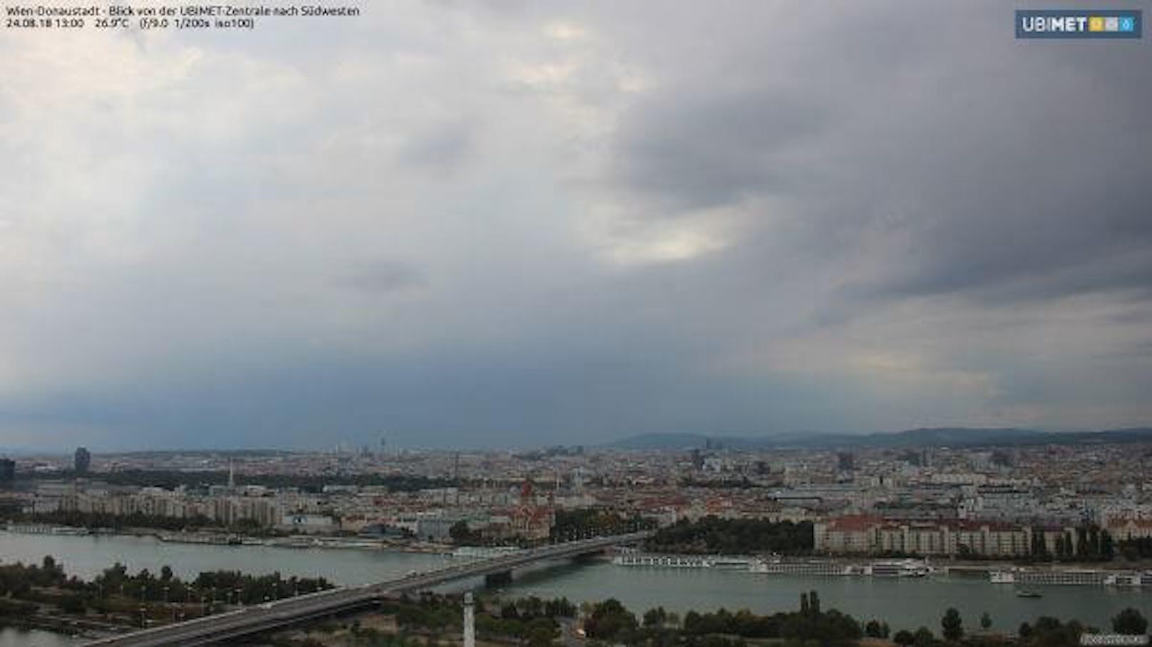 Gewitterwolken über der Donaustadt Quelle: foto-webcam.eu/UBIMET