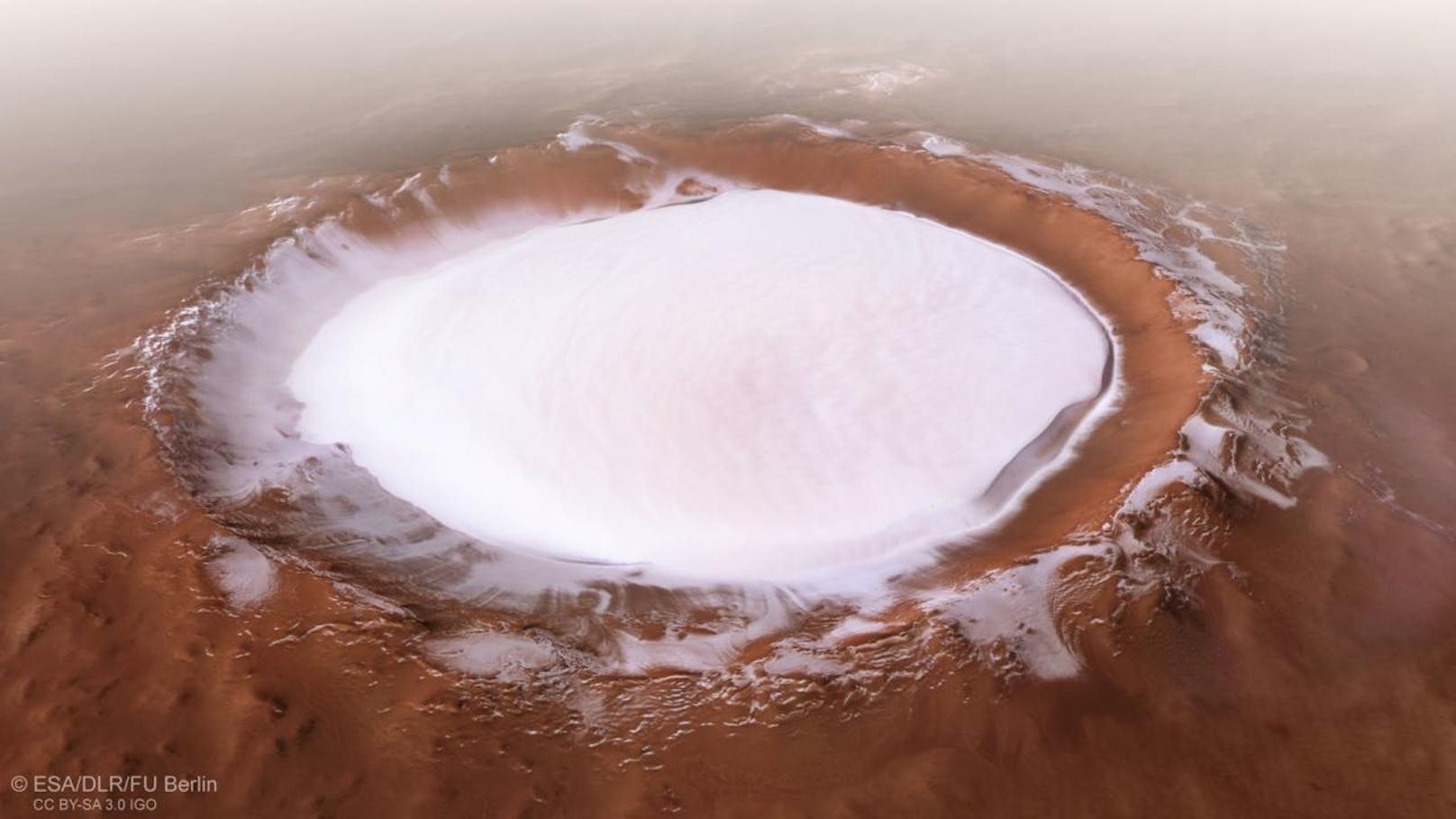 Kalter Mars: Der Eissee im Korolev-Krater.