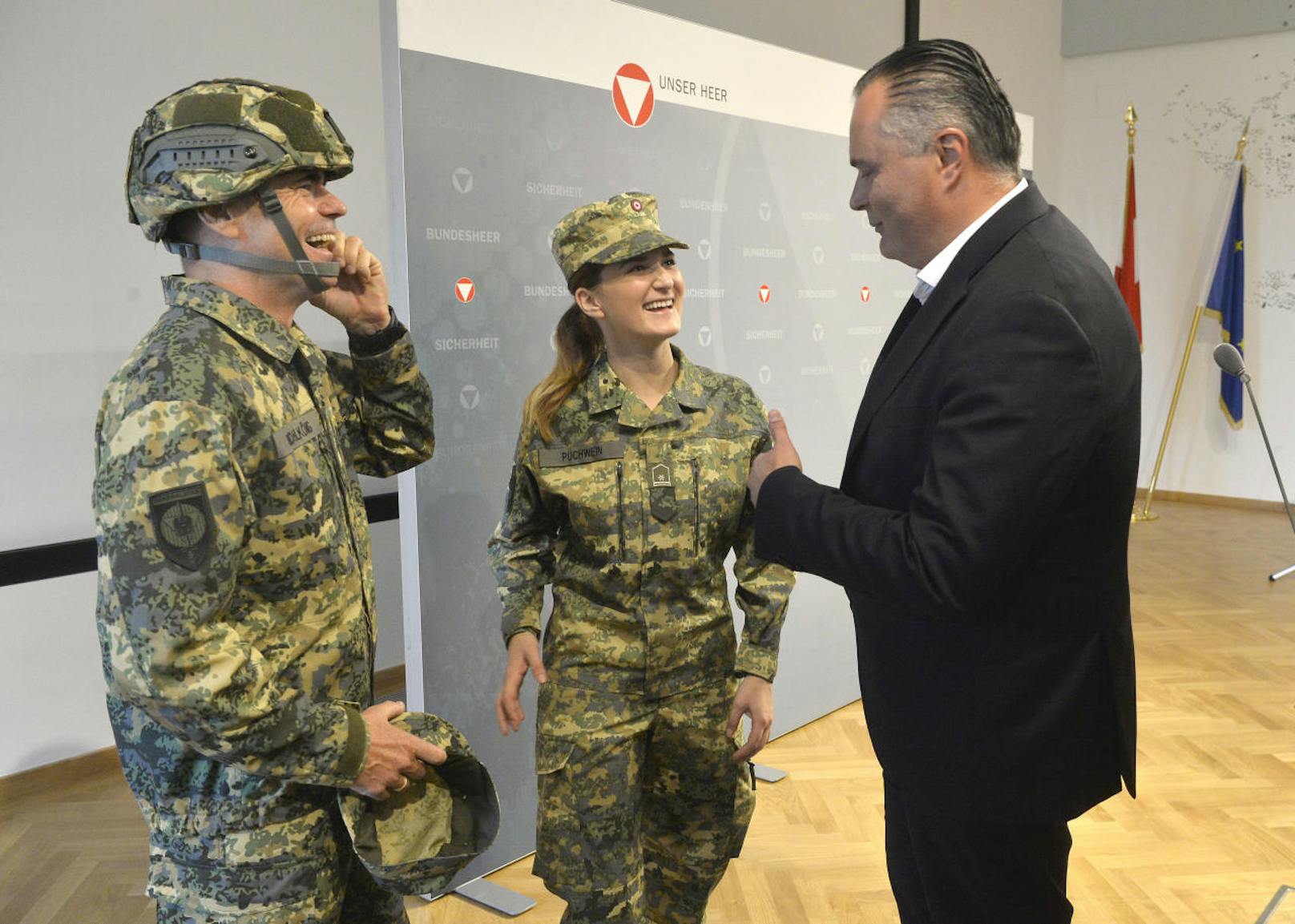 Der damalige SPÖ-Verteidigungsminister Hans Peter Doskozil während der Präsentation der neuen Uniformen für das Österreichische Bundesheer am 26. September 2017.