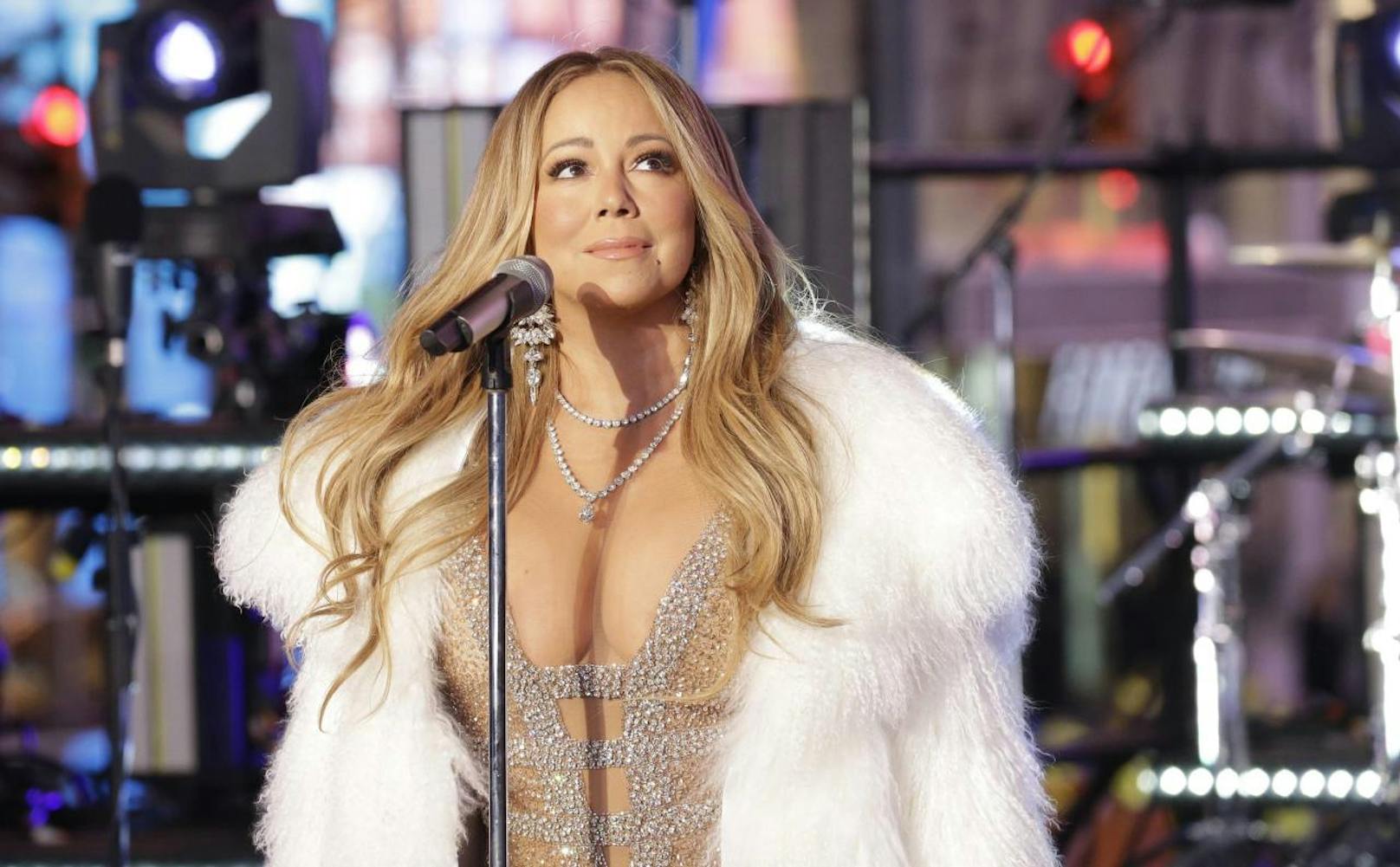 ... traute sich Mariah Carey erneut auf die Bühne der größten Silvester-Party der Welt.