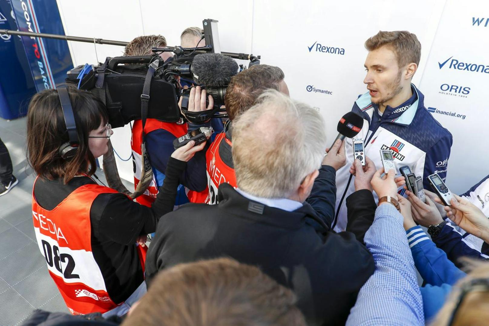 Auch <b>Sergej Sirotkin</b> bringt Sponsor-Millionen mit. Der Russe feiert sein Formel-1-Debüt.
