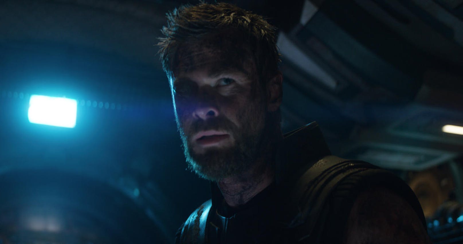 Thor (Chris Hemsworth) ist auf dem Weg zur Erde, als er von Thanos abgefangen wird. In den Guardians of the Galaxy findet er neue Verbündete.
