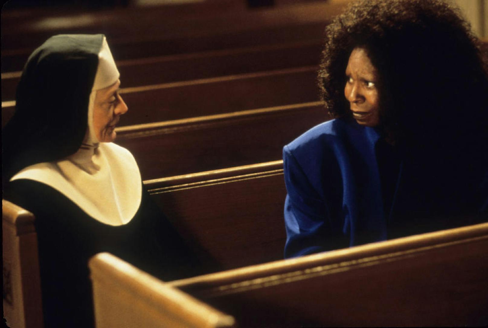 Schwester Mary Clarence (Whoopi Goldberg, r.) im Gespräch mit Mutter Oberin (Maggie Smith).