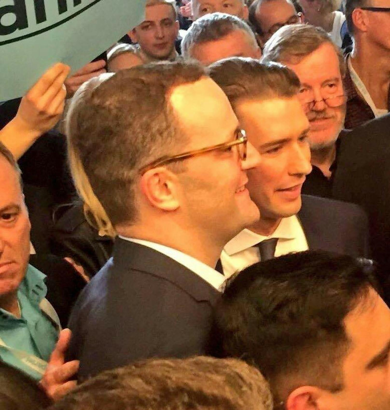 Jens Spahn (l.) mit Sebastian Kurz bei der ÖVP-Wahlfeier im Oktober 2017