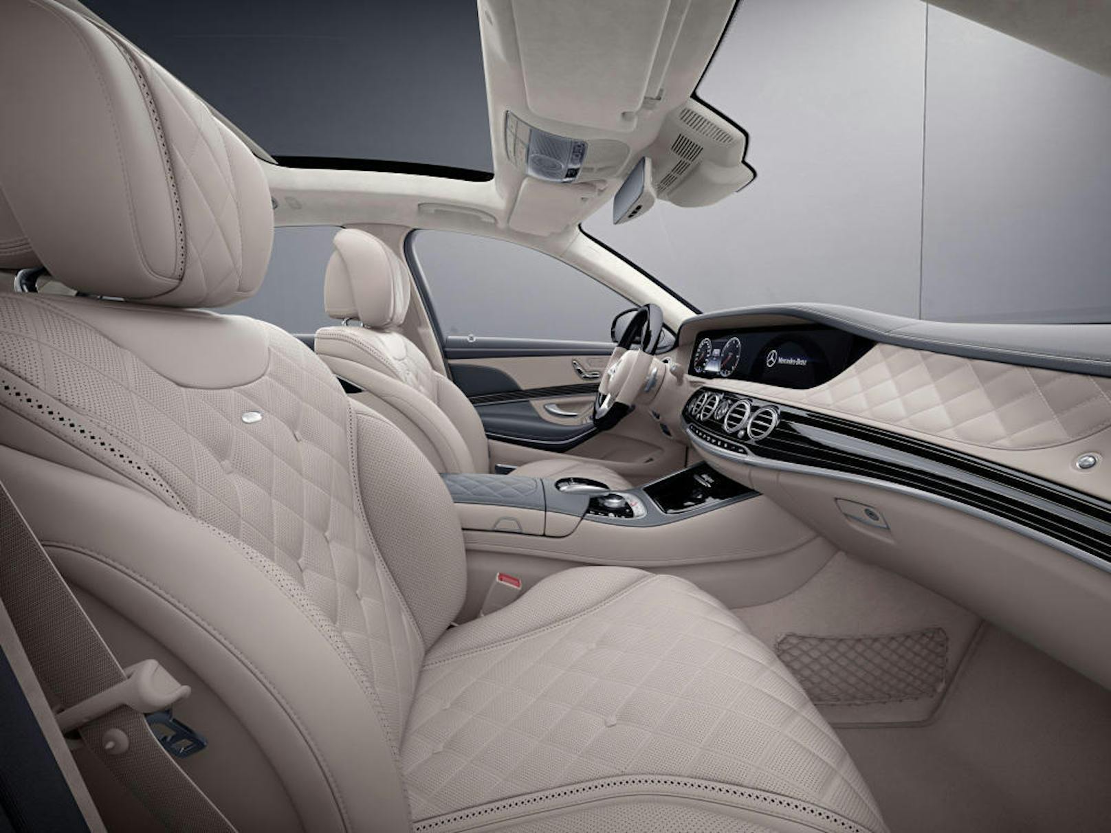 Das Vorbild: Der üppige Luxus im Interieur der S-Klasse von Mercedes-Benz lässt vorne...