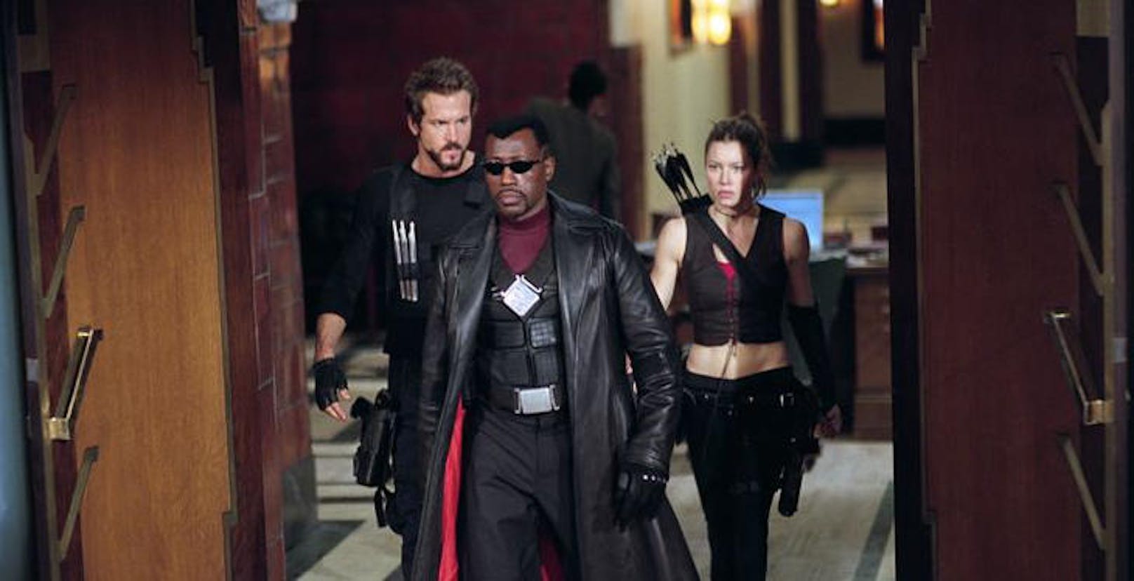 Von links: Ryan Reynolds, Wesley Snipes und Jessica Biel in "Blade: Trinity"