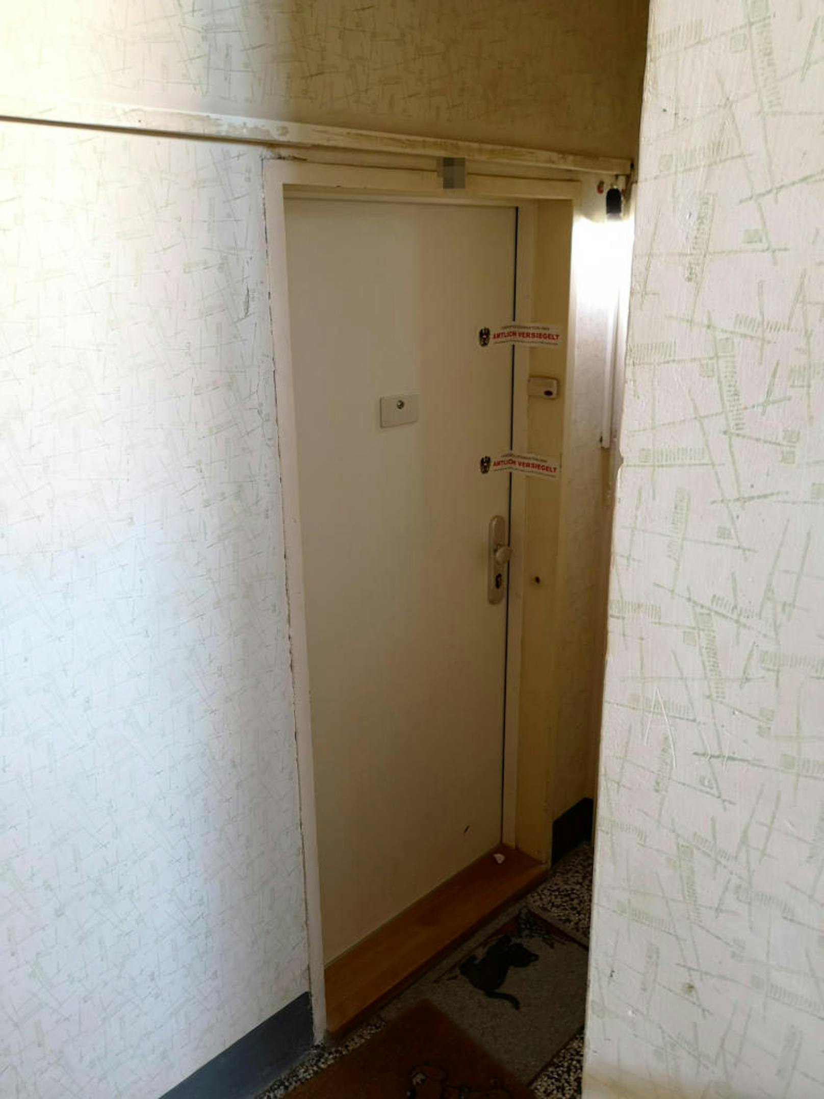 Hinter dieser Tür im dritten Stock soll der Killer sein Opfer erwürgt und anschließend mit einer Säge zerteilt haben.