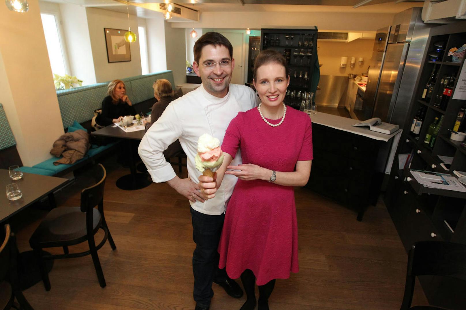 Anton und Irina Rusnak in ihrem Eis-Salon und Restaurant "Anton's Tafel".