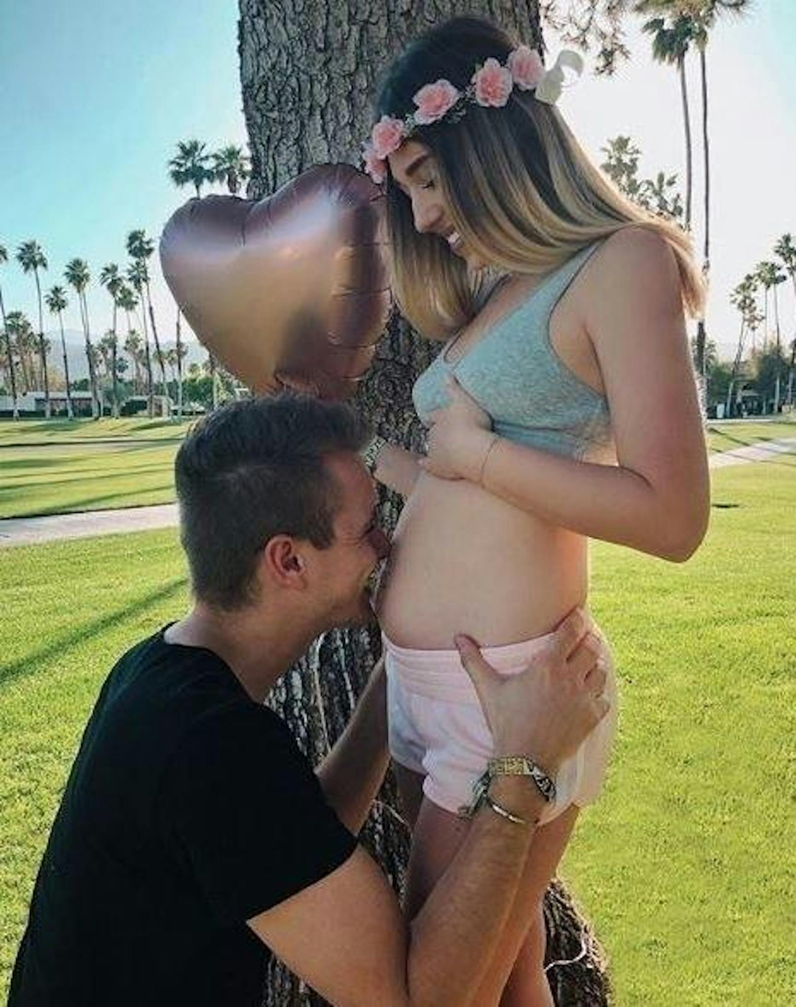 12.05.2018: YouTube-Star Bibi Heinicke (25) gab via Instagram und YouTube bekannt, dass ihr erstes Kind erwartet.