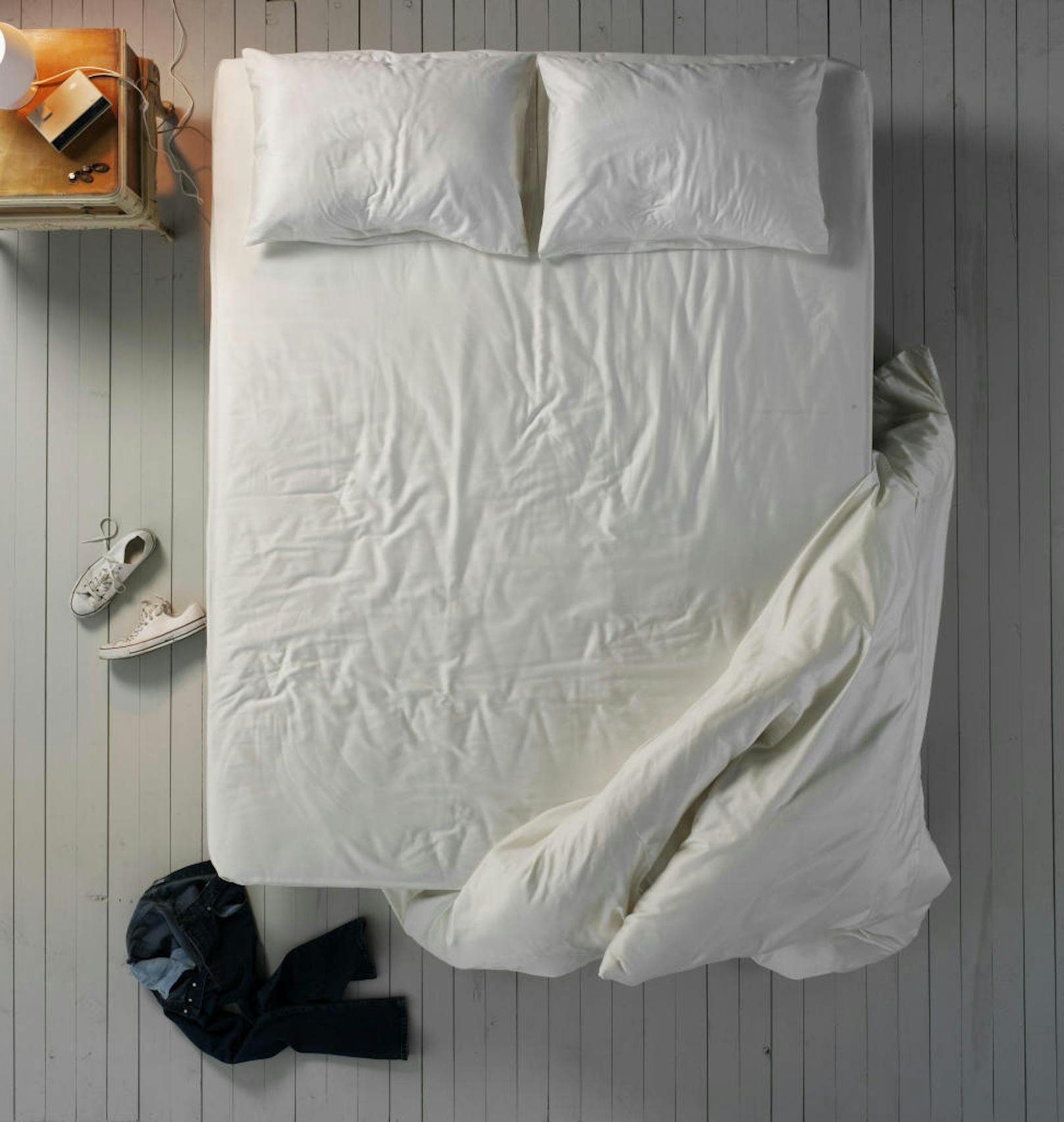 Die falsche Bettdecke kann die Qualität des Schlafes massiv beeinträchtigen. Lassen Sie sich vor dem Kauf beraten und wählen Sie ein eher leichtes Duvet.