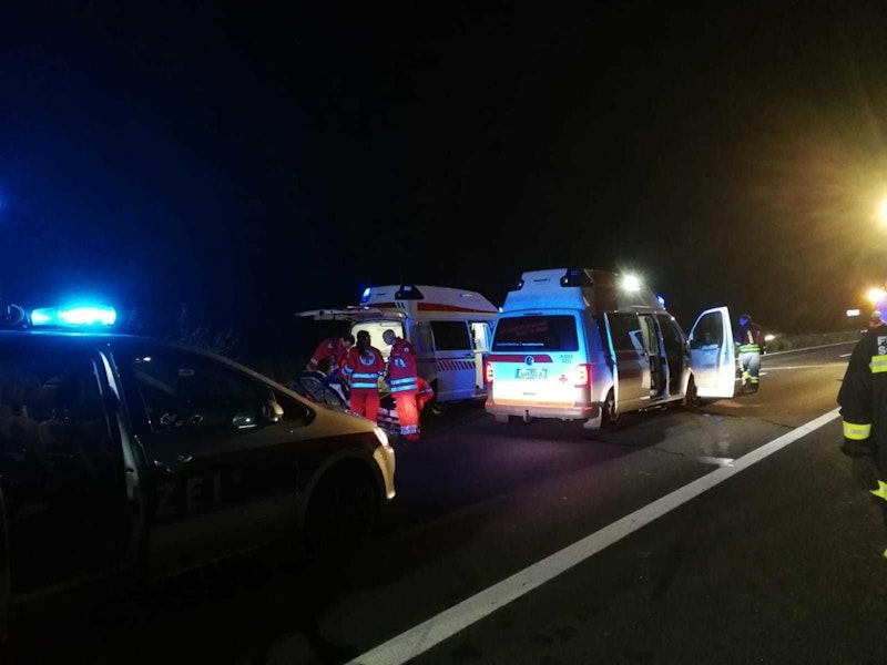 Auf der A7 Fahrtrichtung Linz krachte es Sonntagabend. Fünf Autos waren an der Karambolage beteiligt. 