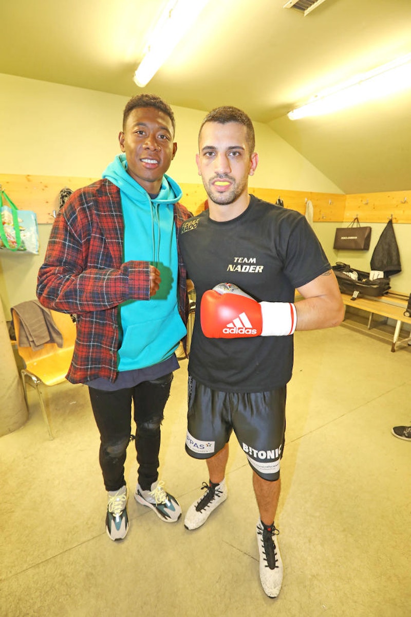 David Alaba mit Fighter Marcos Nader