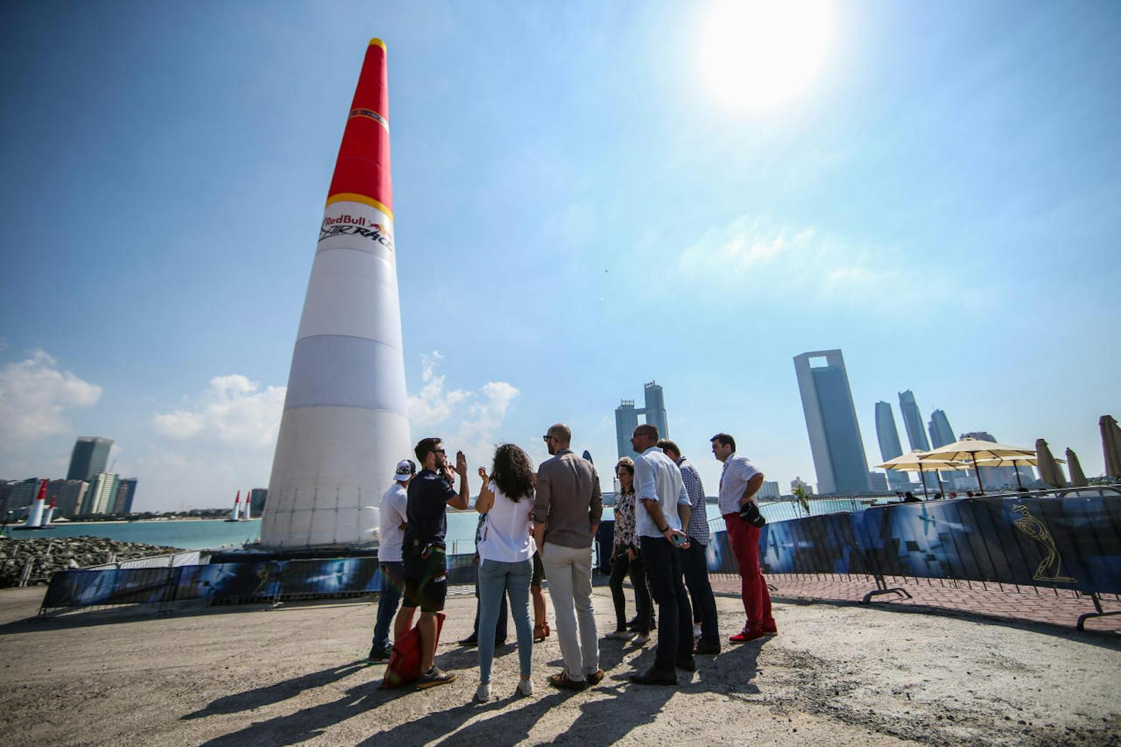 Pylone beim Red Bull Air Race 2018 in Abu Dhabi.