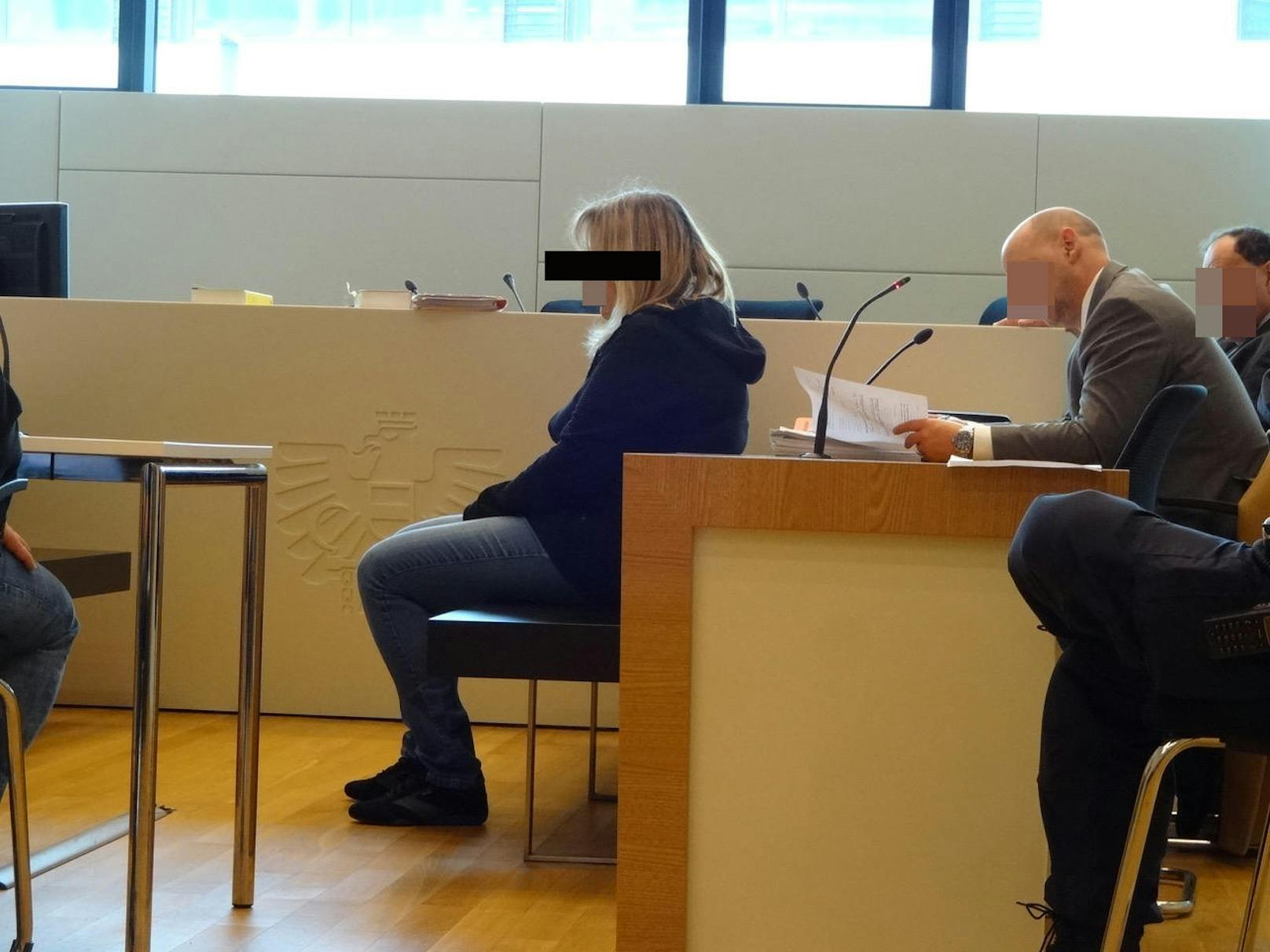 Die Angeklagten vor Gericht in Korneuburg.