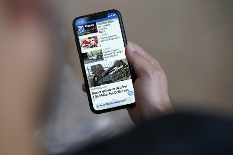 Der Home Button ist jetzt auch beim günstigsten iPhone der aktuellen Generation weggefallen. Stattdessen wird das Gerät per Face-ID entsperrt.