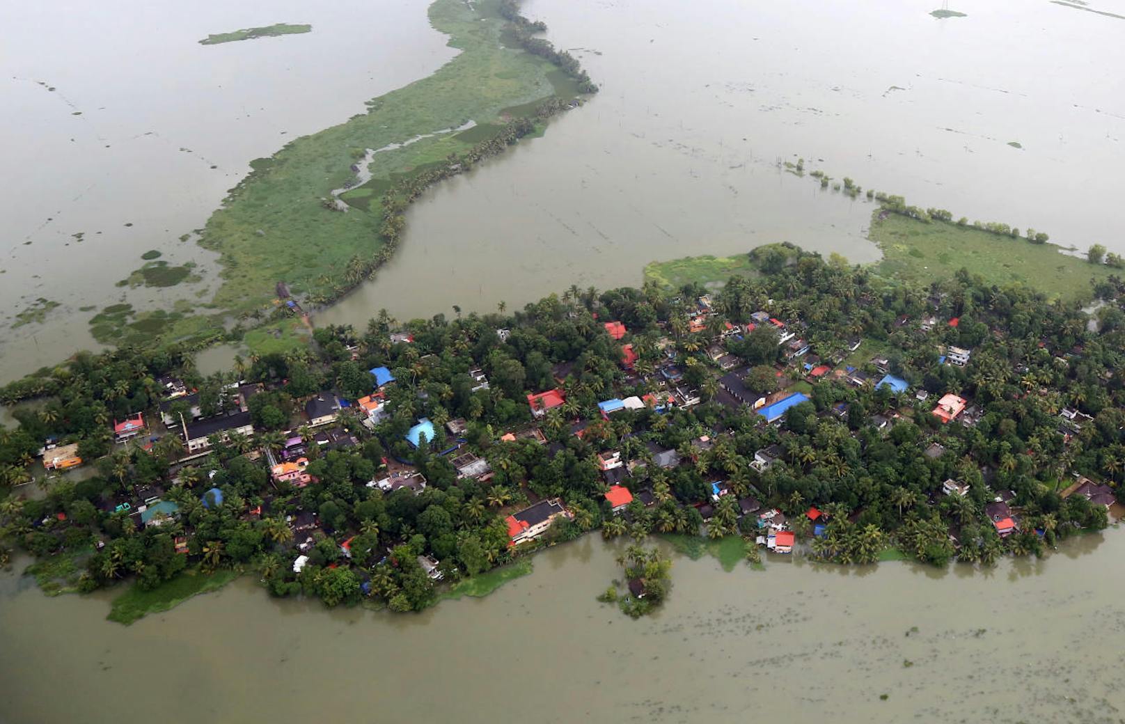 324 Menschen starben bei Jahrhundertflut in Indien