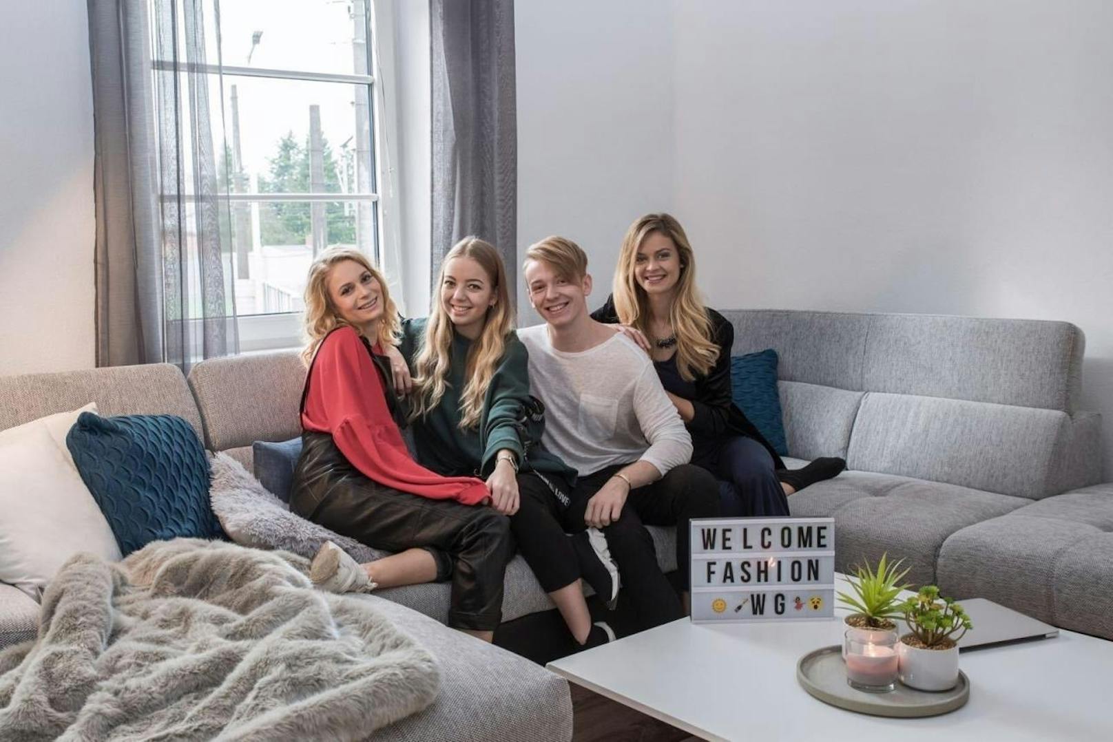 Das sind die vier Bewohner der Fashion-WG: Anna Mader, Leni Gruber, Lukas Christ und Melanie Gattringer (v.li.n.re.)
