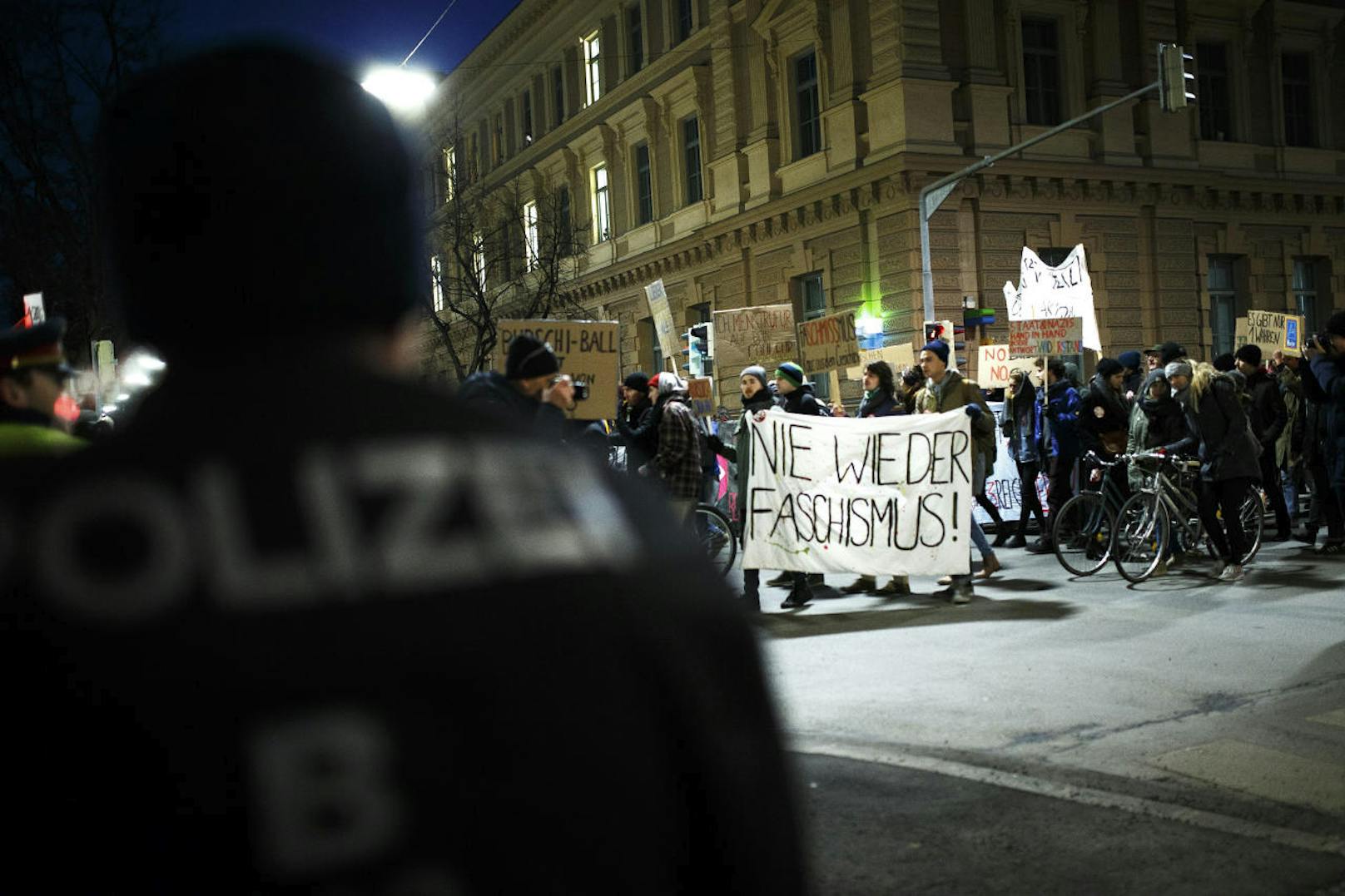 Demonstration der Offensive gegen Rechts gegen den Akademikerball in Graz.