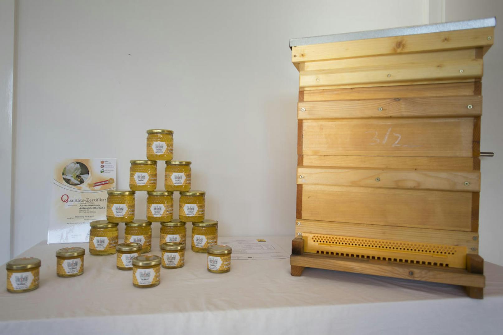 Auch eine kleine Imkerei gibt es hier: Honig made in Oberfucha.