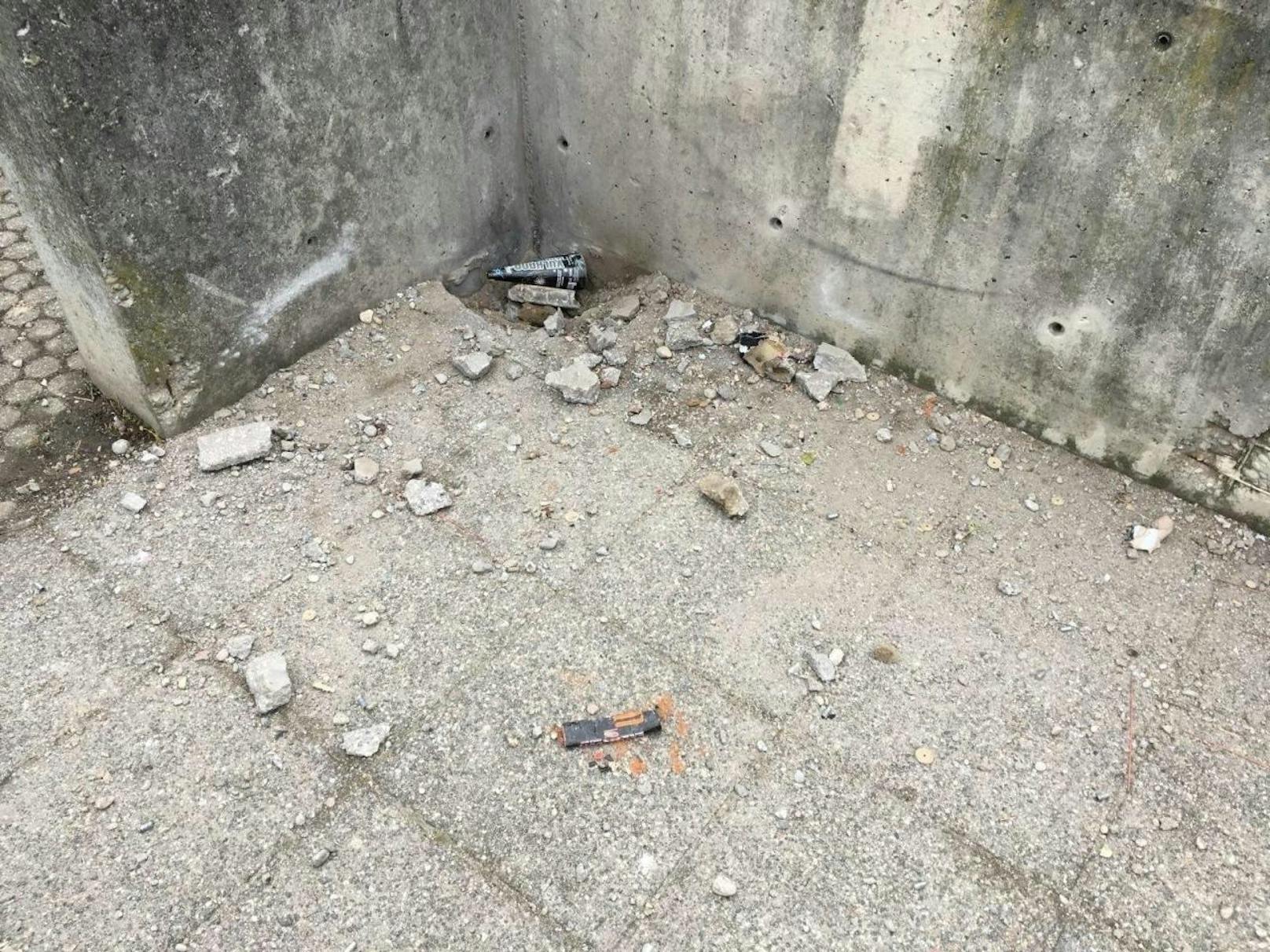 "In der Silvesternacht wurde eine Ecke aus Beton gesprengt" , schreibt Achjan Z. Ort des Geschehens:  Mitterhofergasse 2 (Wien-Floridsdorf)