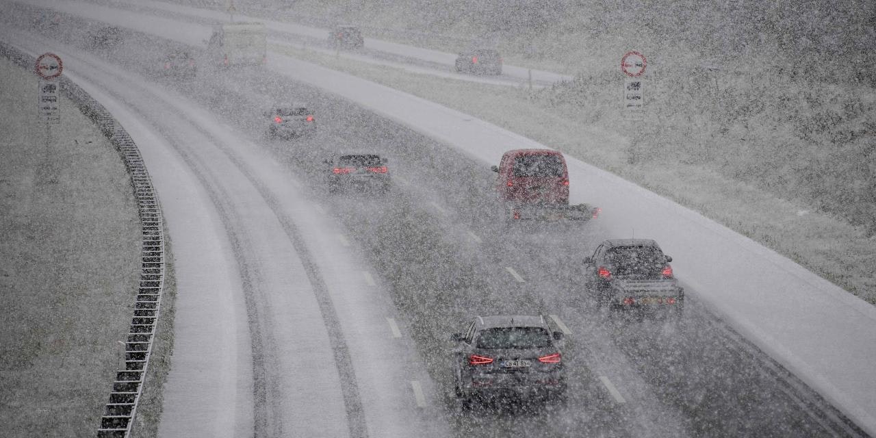 Schnee-Chaos auf Österreichs Straßen.