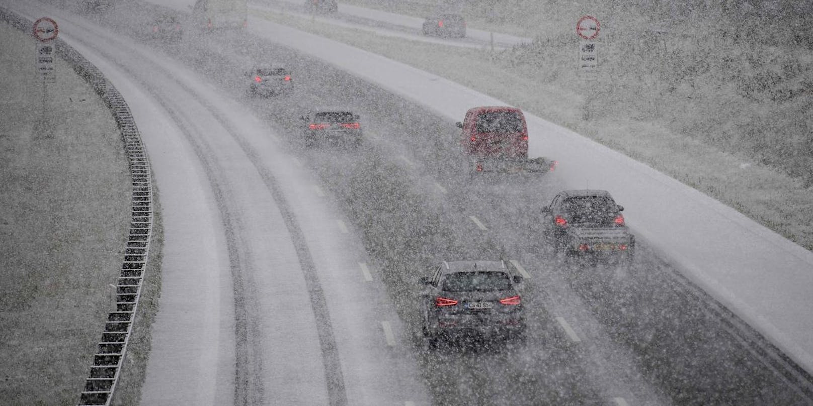 Schnee-Chaos auf Österreichs Straßen.
