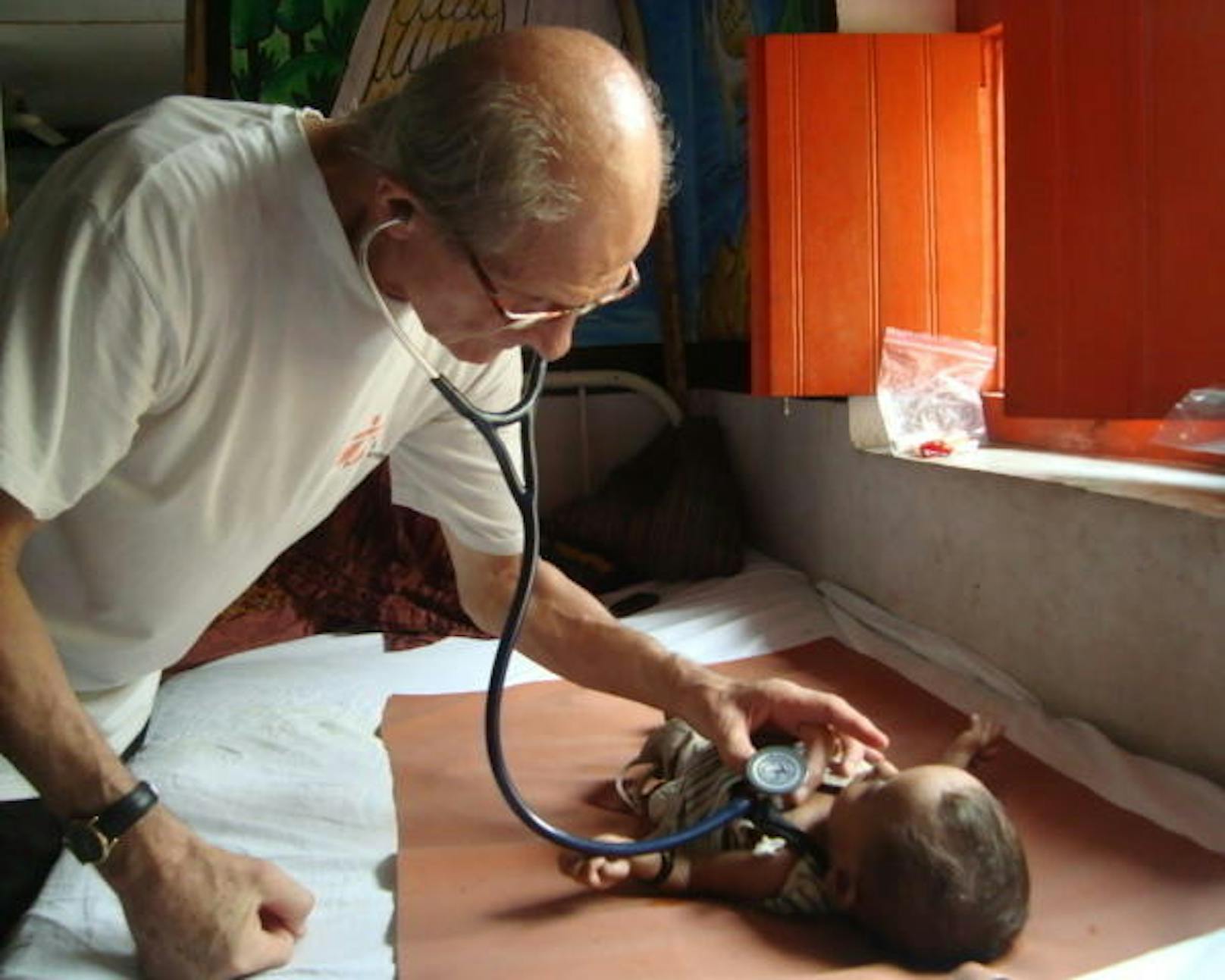 Klaus Täuber (77) ist der älteste Mediziner bei "Ärzte ohne Grenzen". Er half unter anderem im Libanon und in Indien. Aktuell ist er in Armenien.                                                 