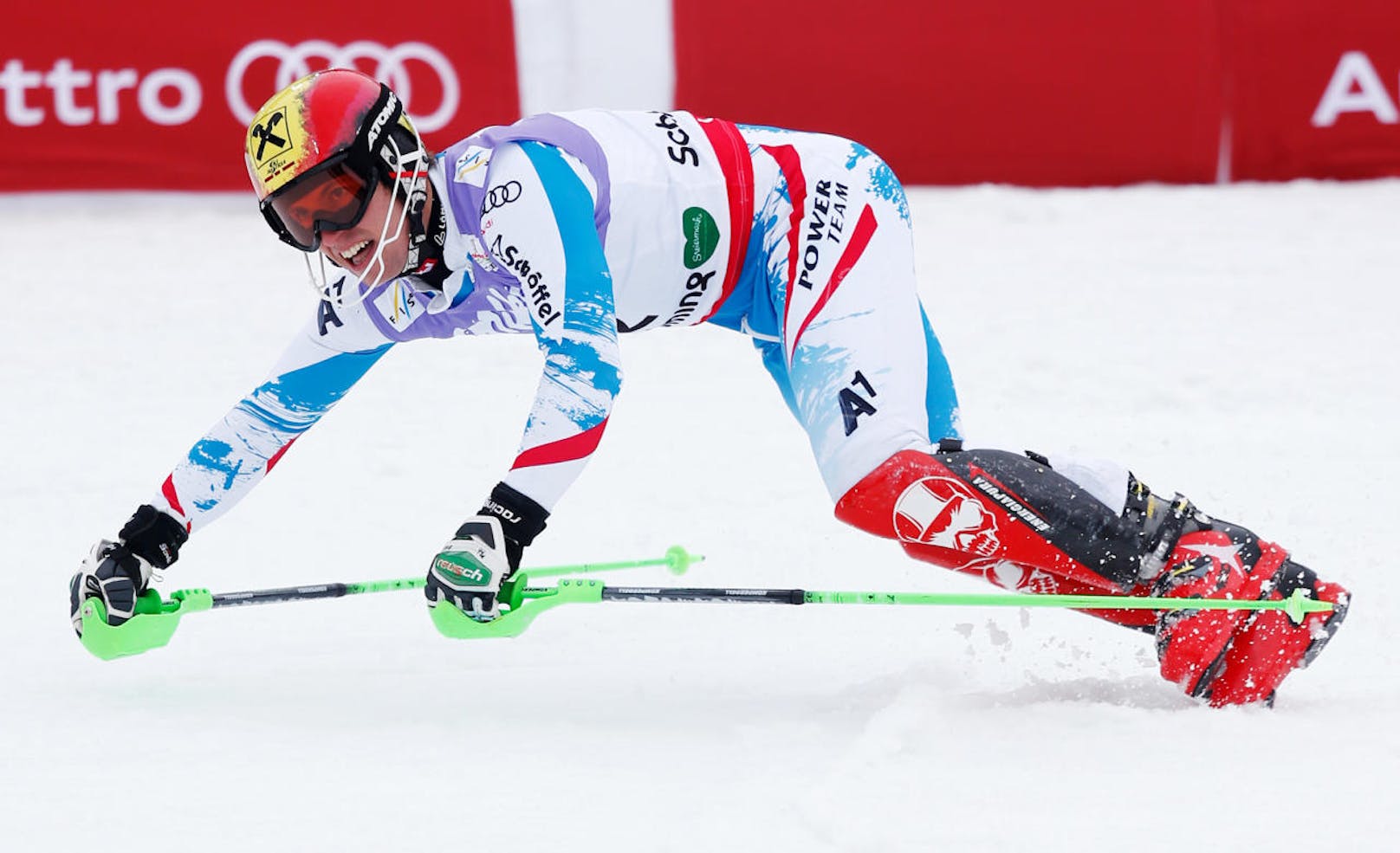 Dieses Bild ging um die Welt: Marcel Hirscher ist am Ziel seiner Träume. Bei der WM in Schladming 2013 holt der Salzburger seine erste Einzel-Goldene im Slalom.
