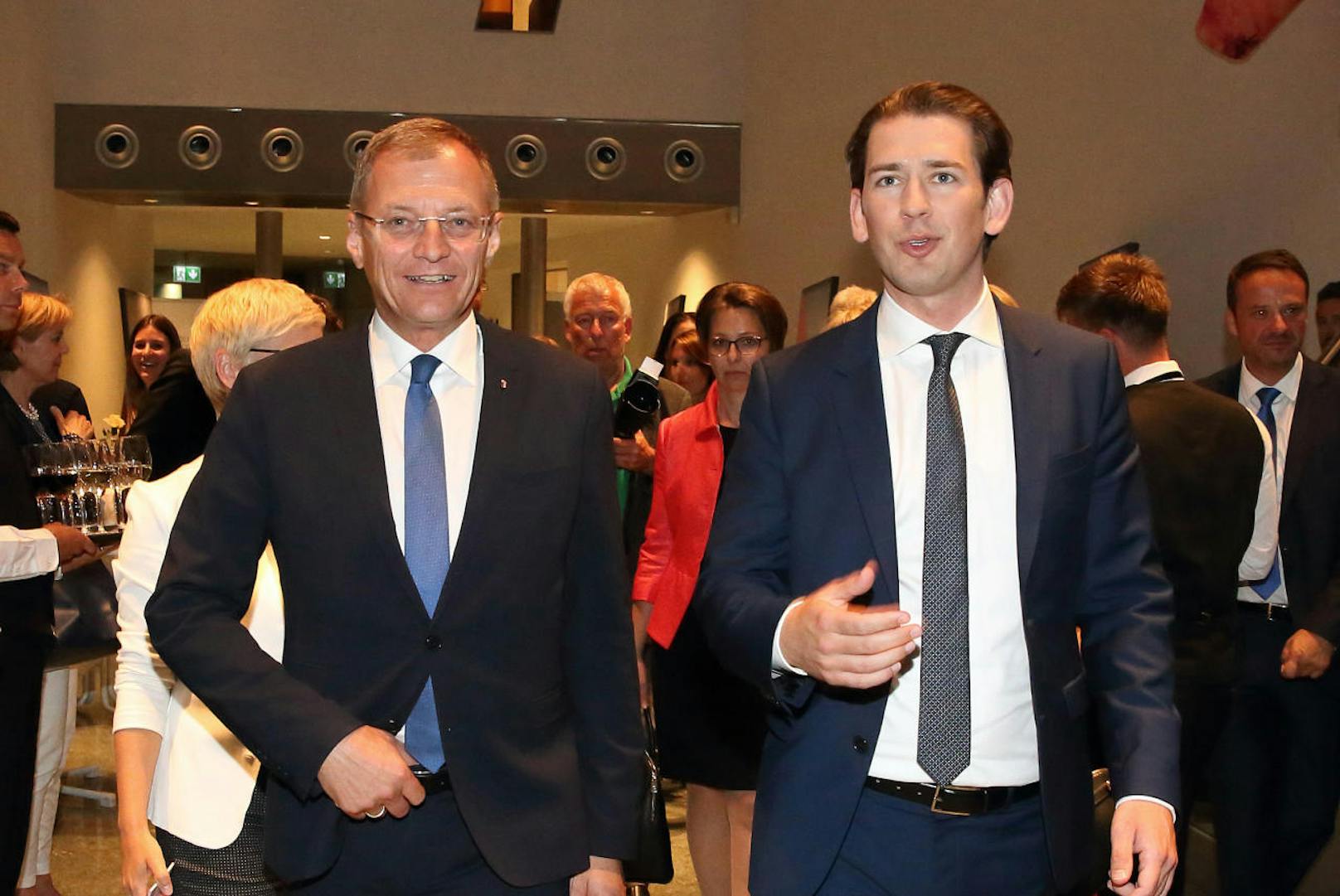 LH Thomas Stelzer (li./ÖVP) traf Bundeskanzler Sebastian Kurz (ÖVP) in Berlin.