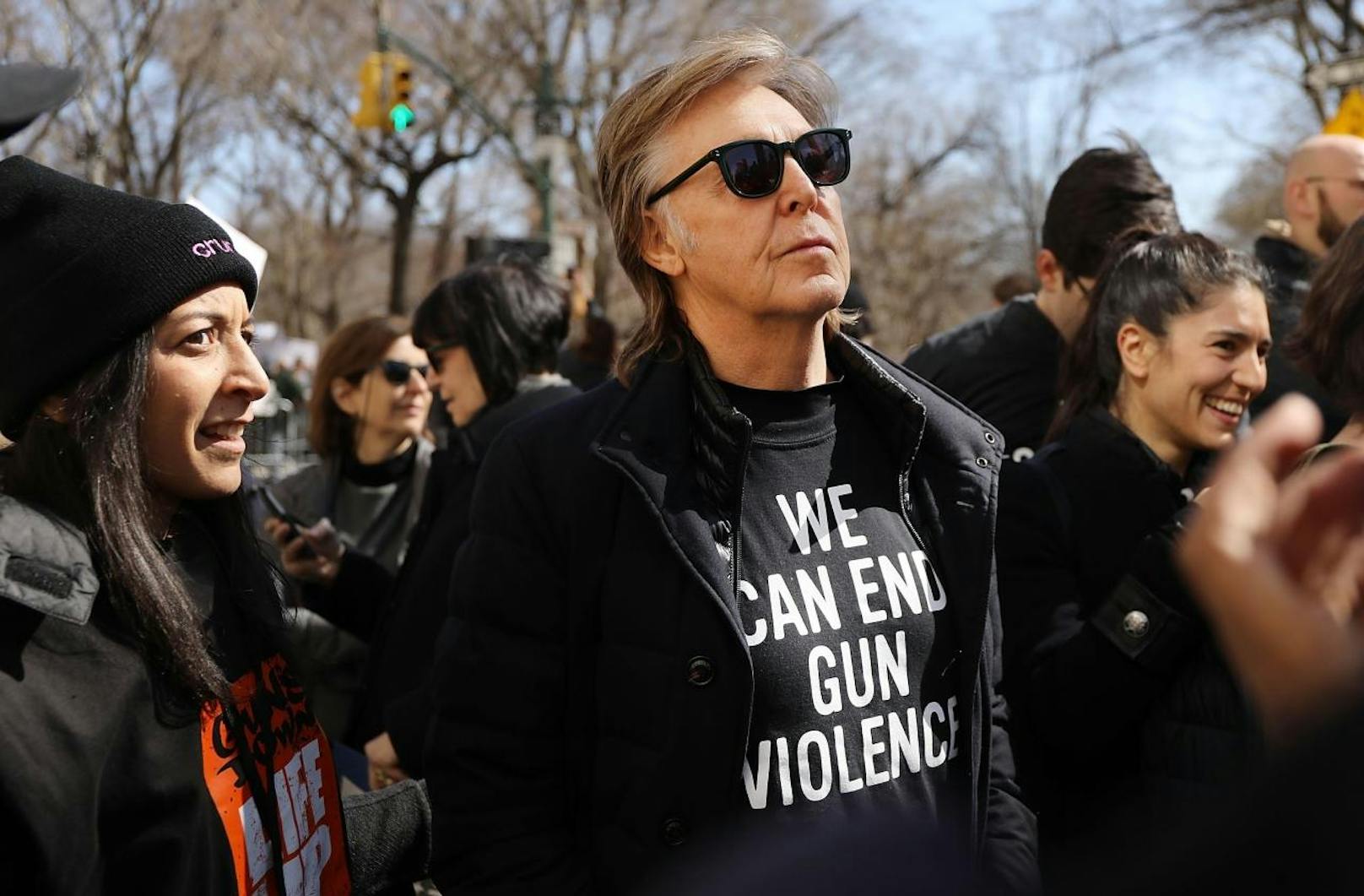 Für den Mega-Protest erwartete die Polizei mindestens eine halbe Million Teilnehmer. Darunter befinden sich auch Stars wie Ex-Beatle Paul McCartney.